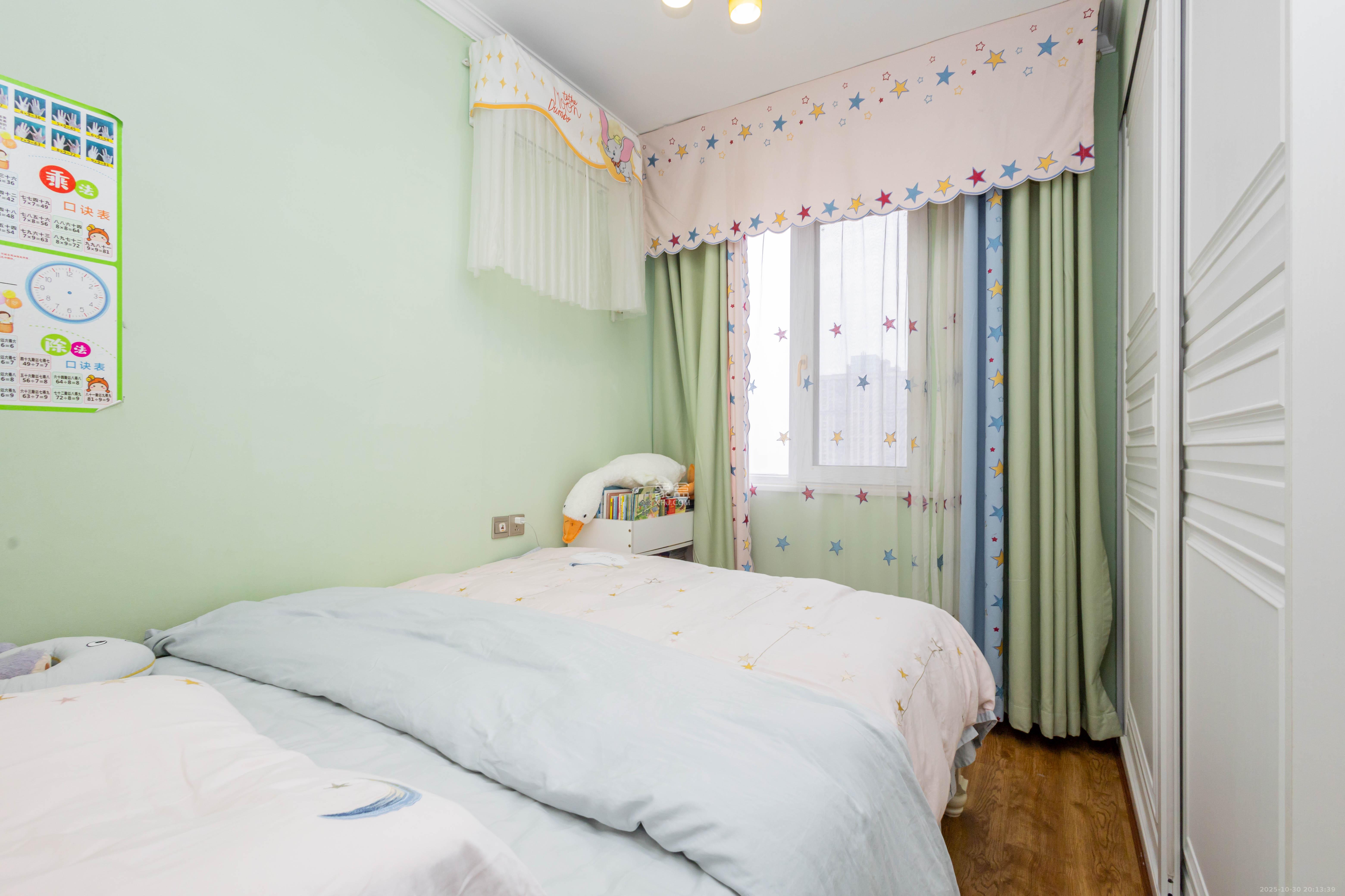 芙蓉万国城MOMA（卓越汇富苑）  3室1厅1卫    98.8万卧室