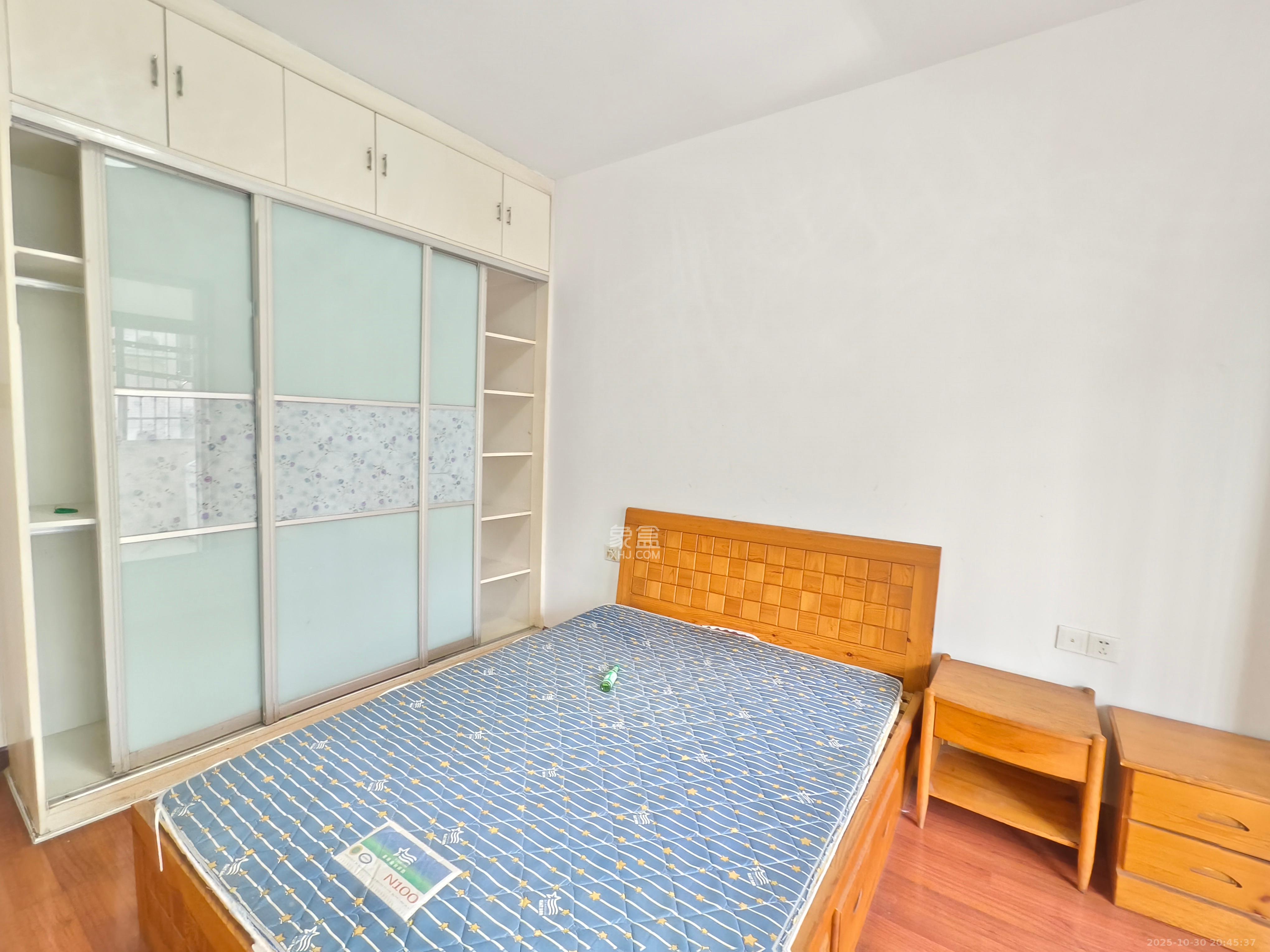 麓谷雅园 3室2厅1卫 1900.0元/月 麓谷雅园 3室2厅1卫 1900.0元/月室内图