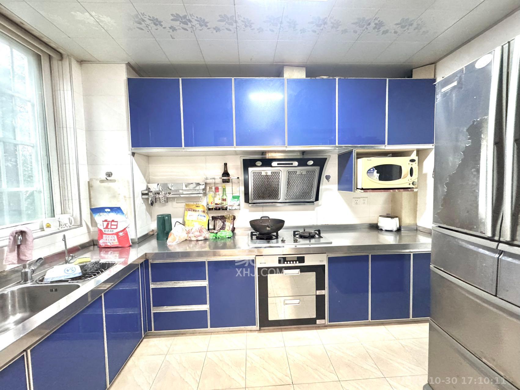 山水庭院  3室2厅2卫    2200.0元/月 山水庭院  3室2厅2卫    2200.0元/月室内图