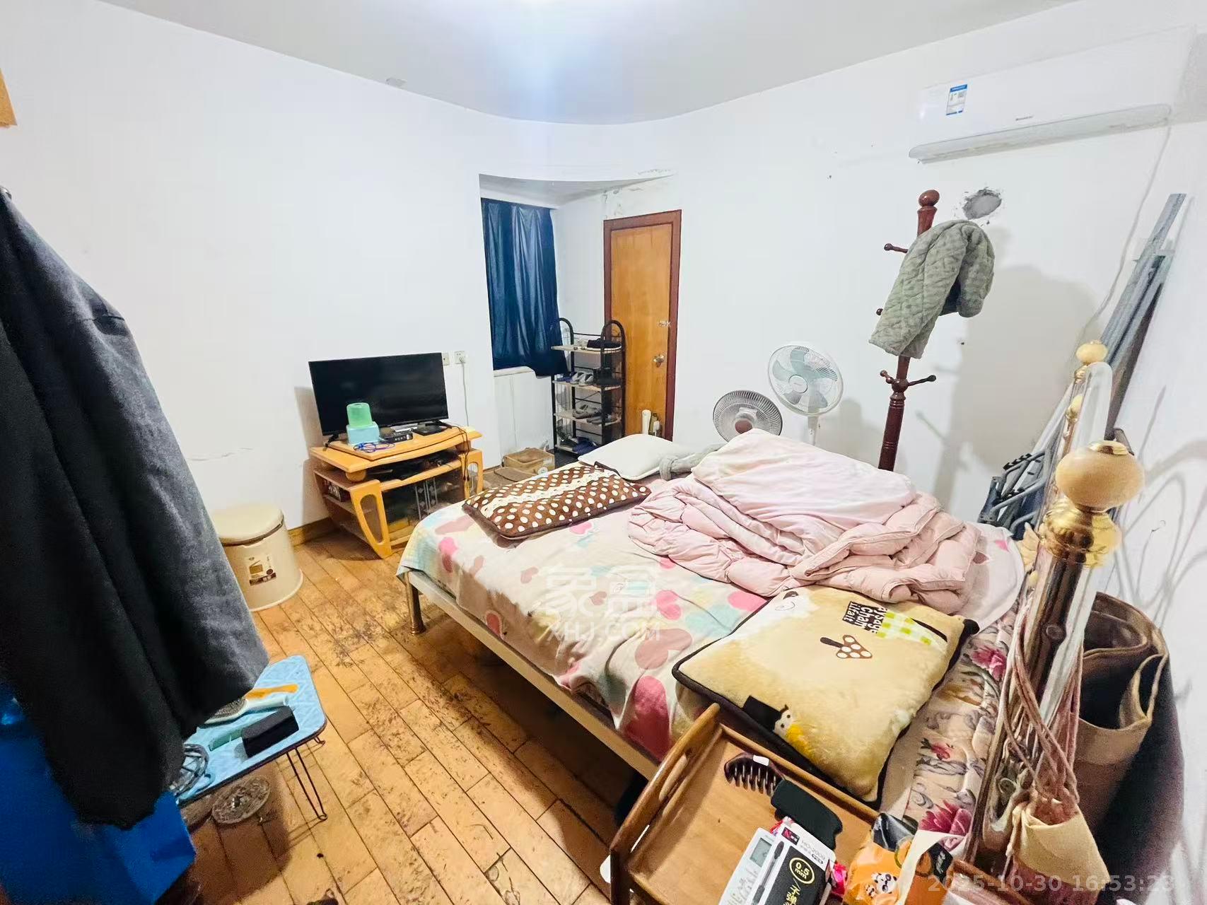 中国农业发展银行机关宿舍  3室2厅1卫    2500.0元/月 中国农业发展银行机关宿舍  3室2厅1卫    2500.0元/月