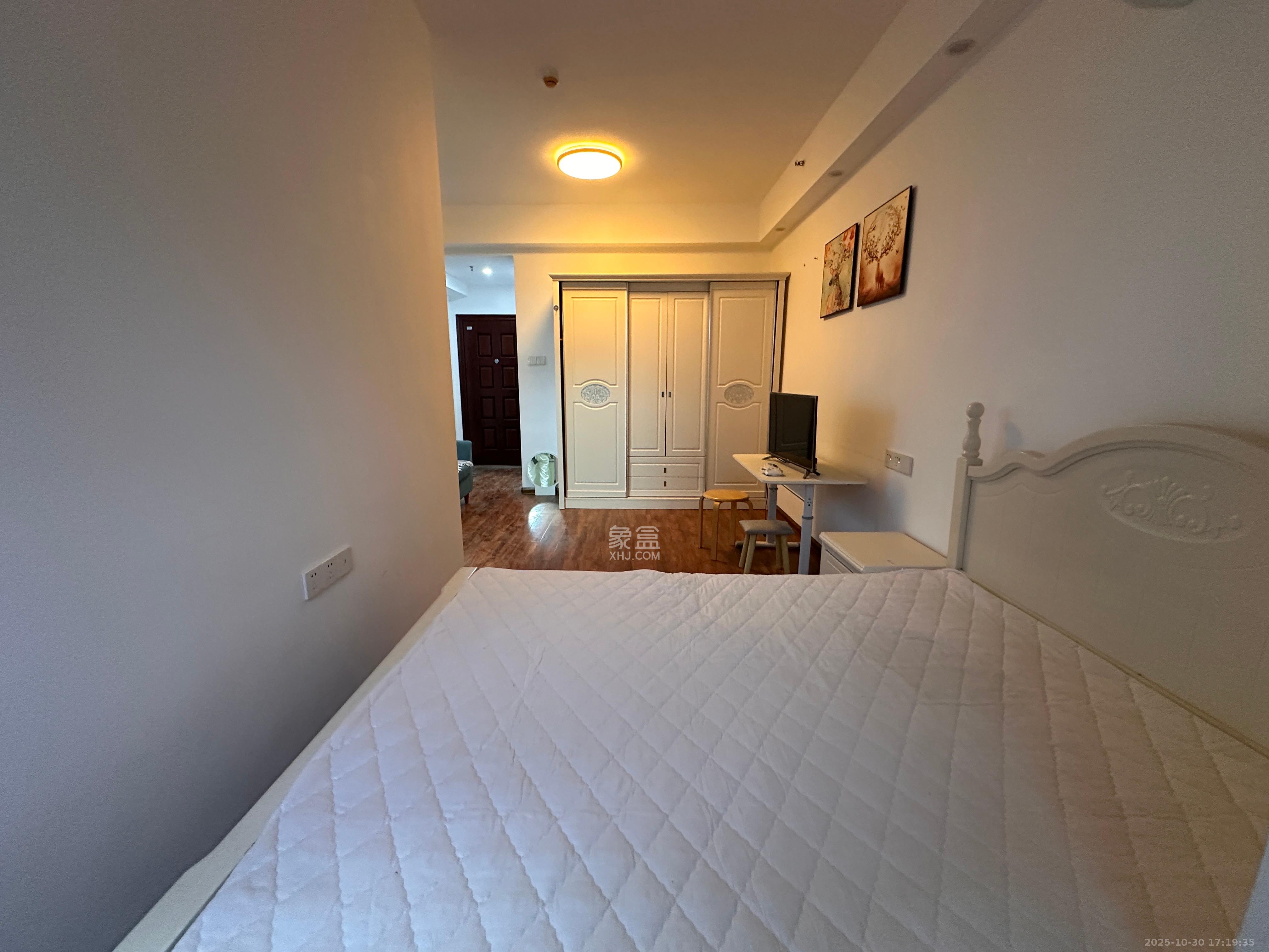 第六都（陆都小区）  1室1厅1卫    2000.0元/月室内图