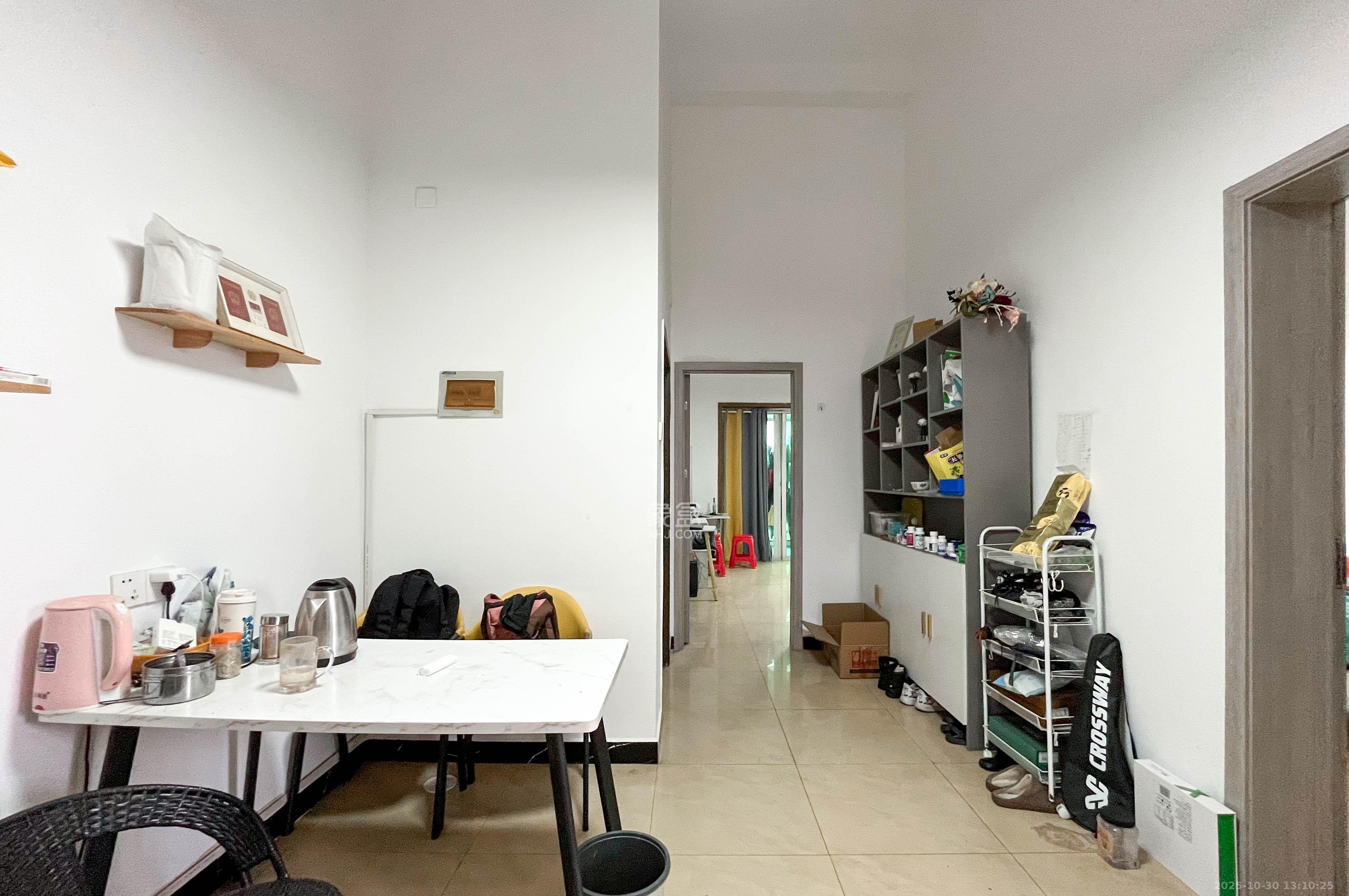 恩瑞麓山名园(龙王港小区)  2室1厅1卫    39.0万 恩瑞麓山名园(龙王港小区)  2室1厅1卫    39.0万客厅