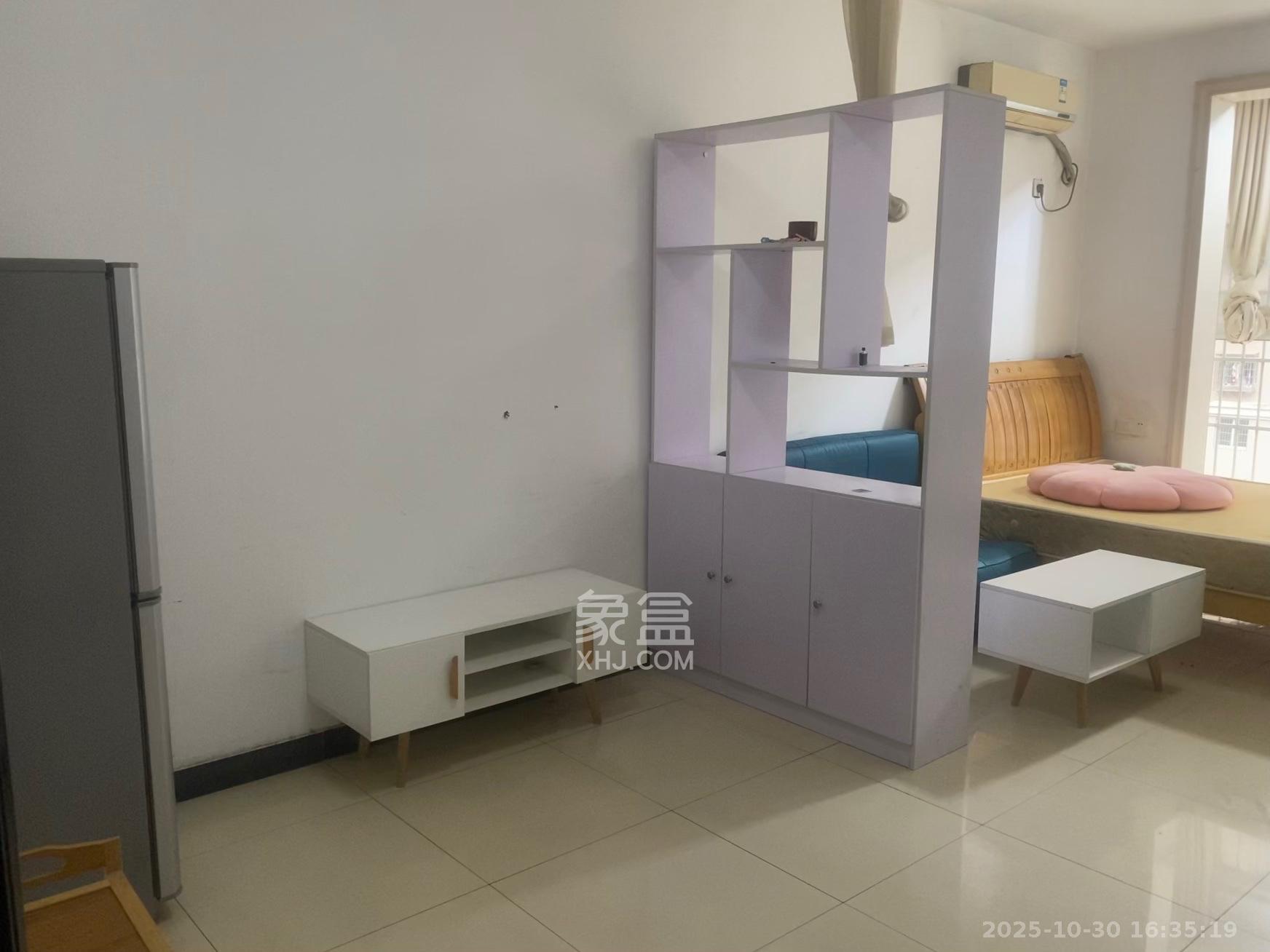 泊林晶城  1室1厅1卫    1200.0元/月 泊林晶城  1室1厅1卫    1200.0元/月室内图