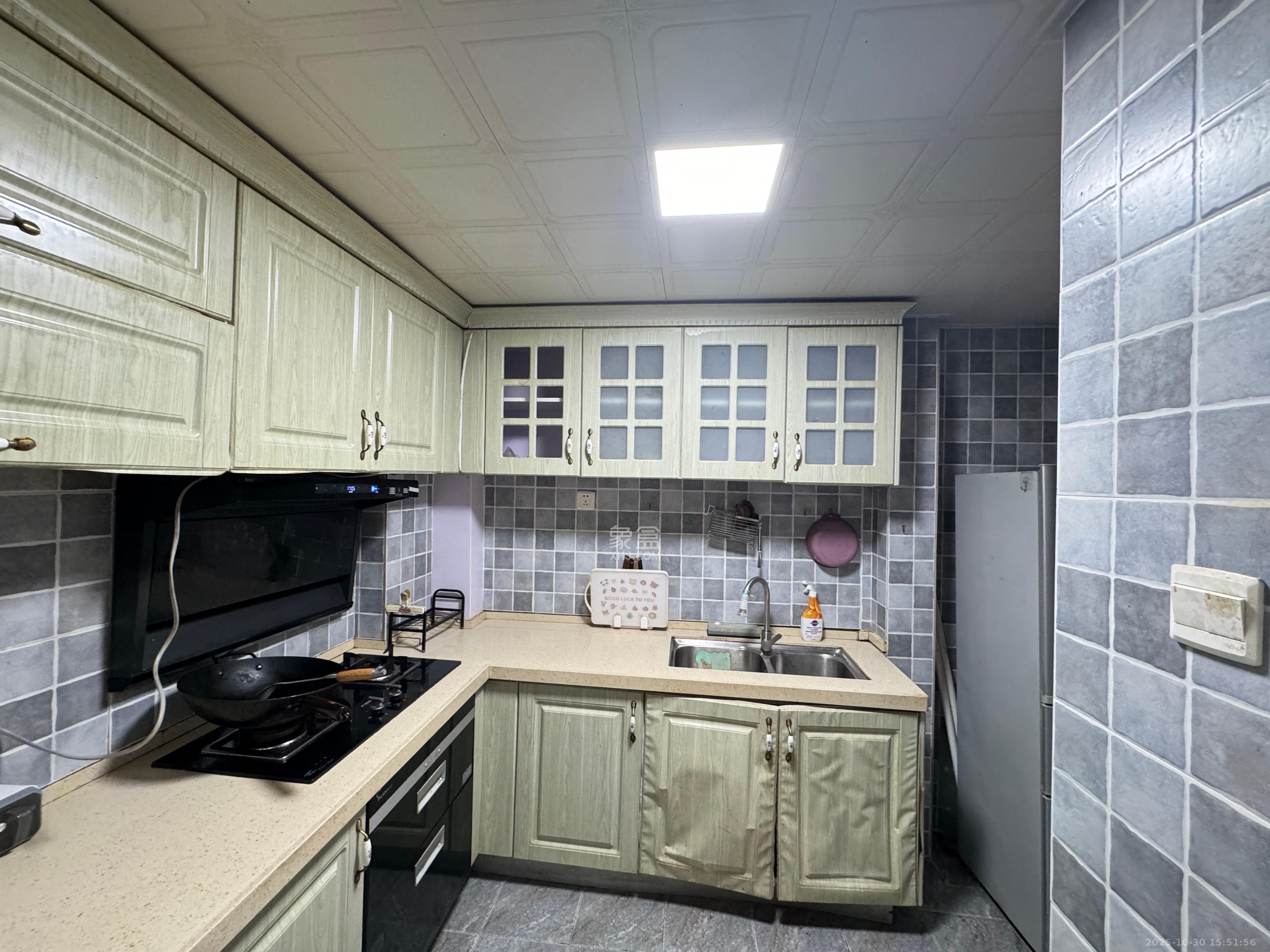 华润凤凰城三期  2室2厅1卫    1800.0元/月 华润凤凰城三期  2室2厅1卫    1800.0元/月室内图