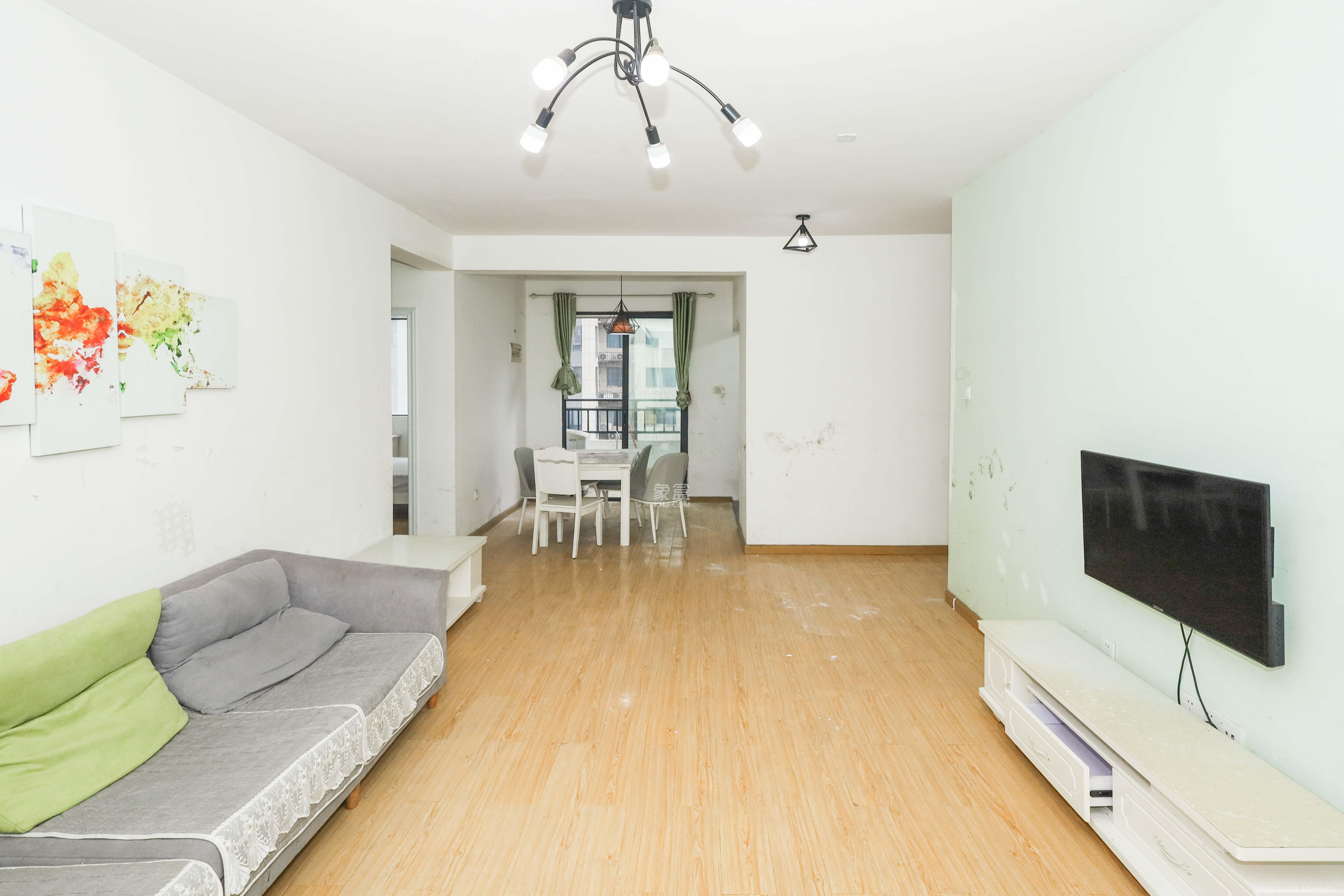 中国铁建梅溪青秀一期  3室2厅2卫    105.0万客厅