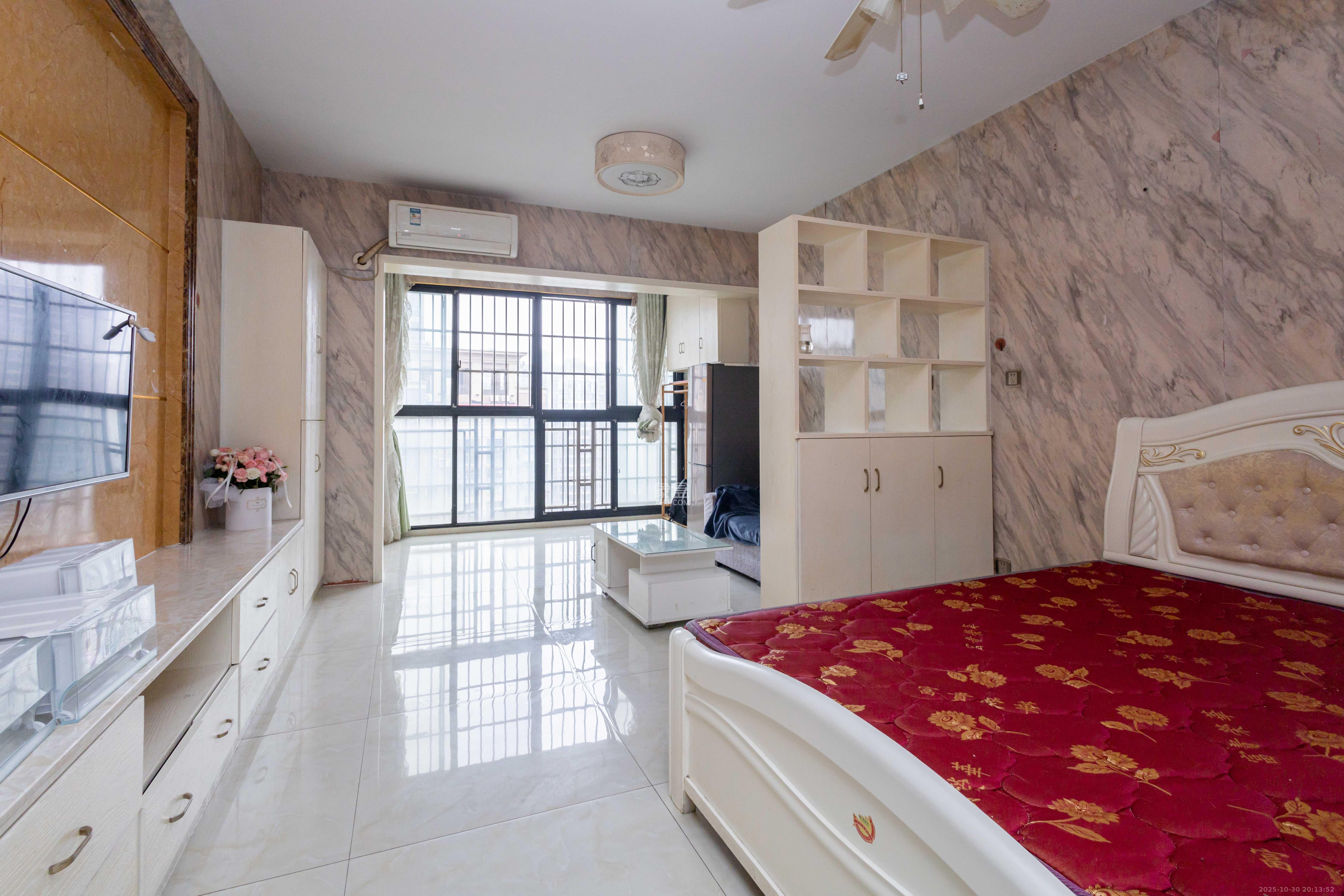 I尚国际（元泰大厦)  1室1厅1卫    23.8万客厅