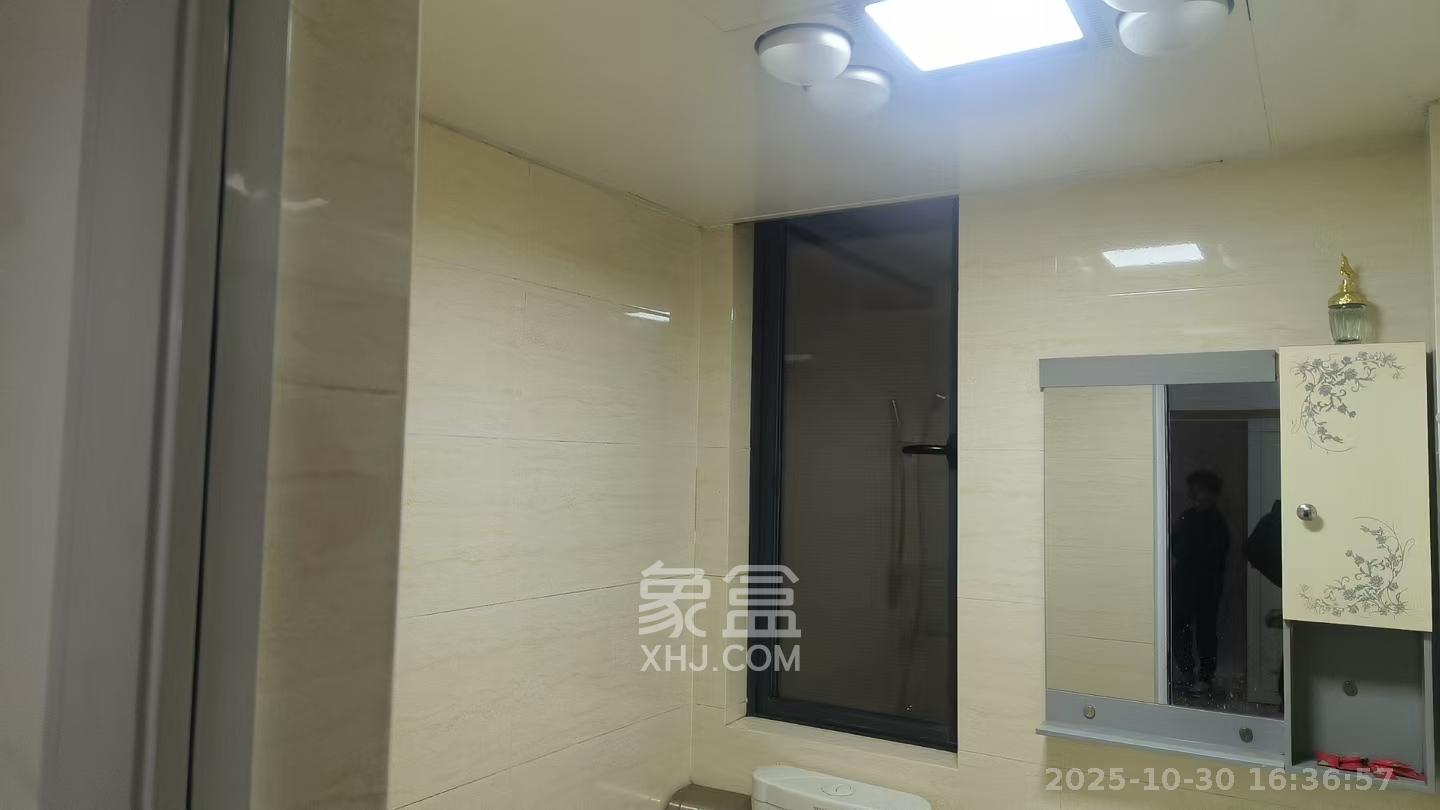 极目楚天  1室2厅1卫    1300.0元/月 极目楚天  1室2厅1卫    1300.0元/月室内图