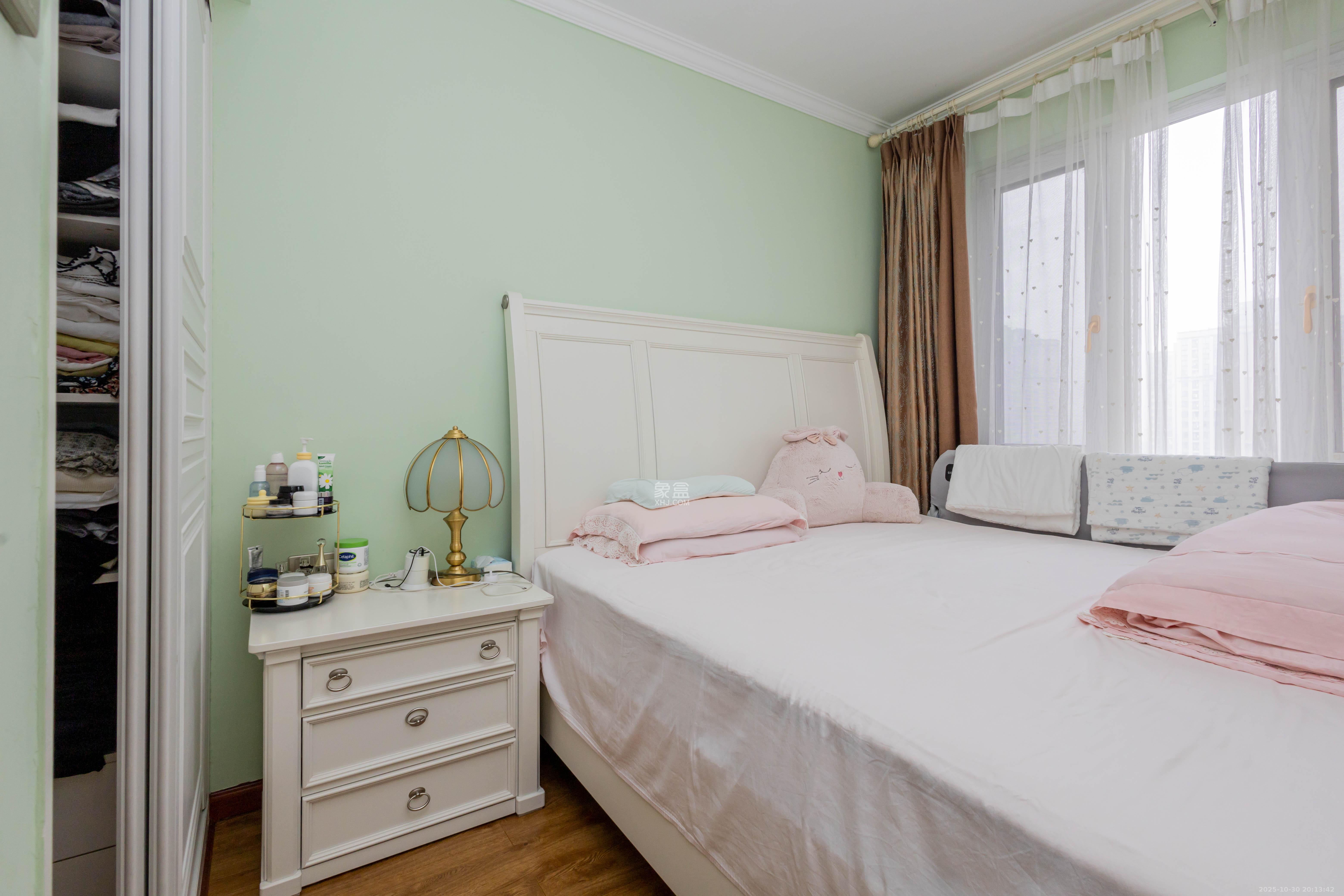 芙蓉万国城MOMA（卓越汇富苑）  3室1厅1卫    98.8万卧室