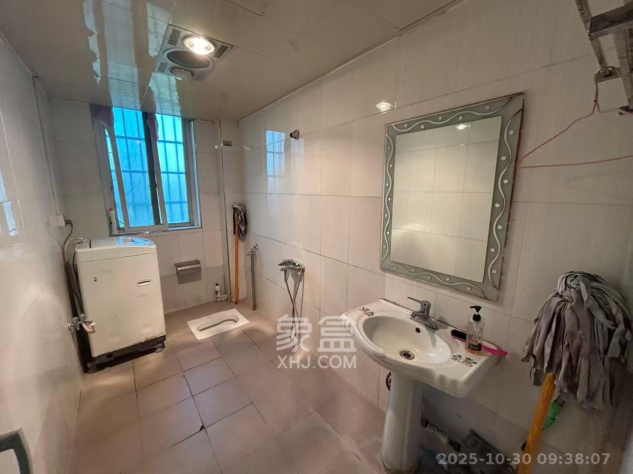 麓谷加州阳光  3室1厅2卫    2400.0元/月 麓谷加州阳光  3室1厅2卫    2400.0元/月室内图1