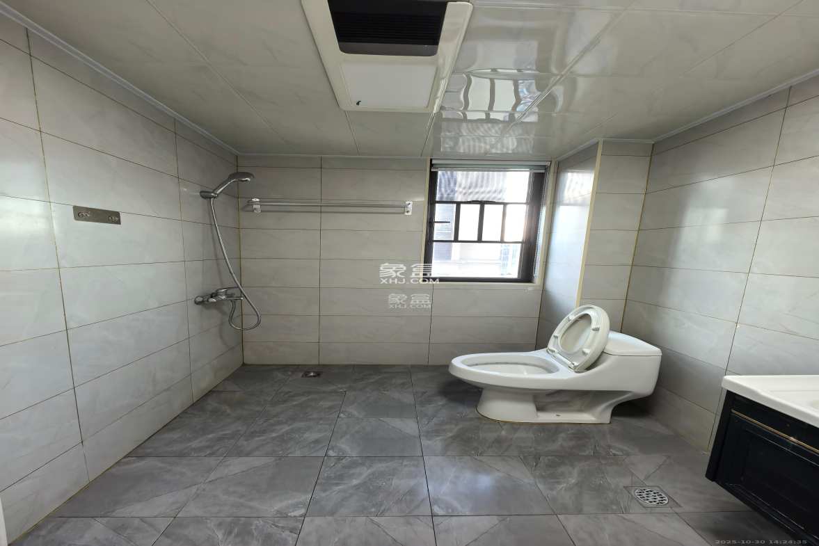 华润置地广场二期 3室2厅2卫 2200.0元/月 华润置地广场二期 3室2厅2卫 2200.0元/月室内图