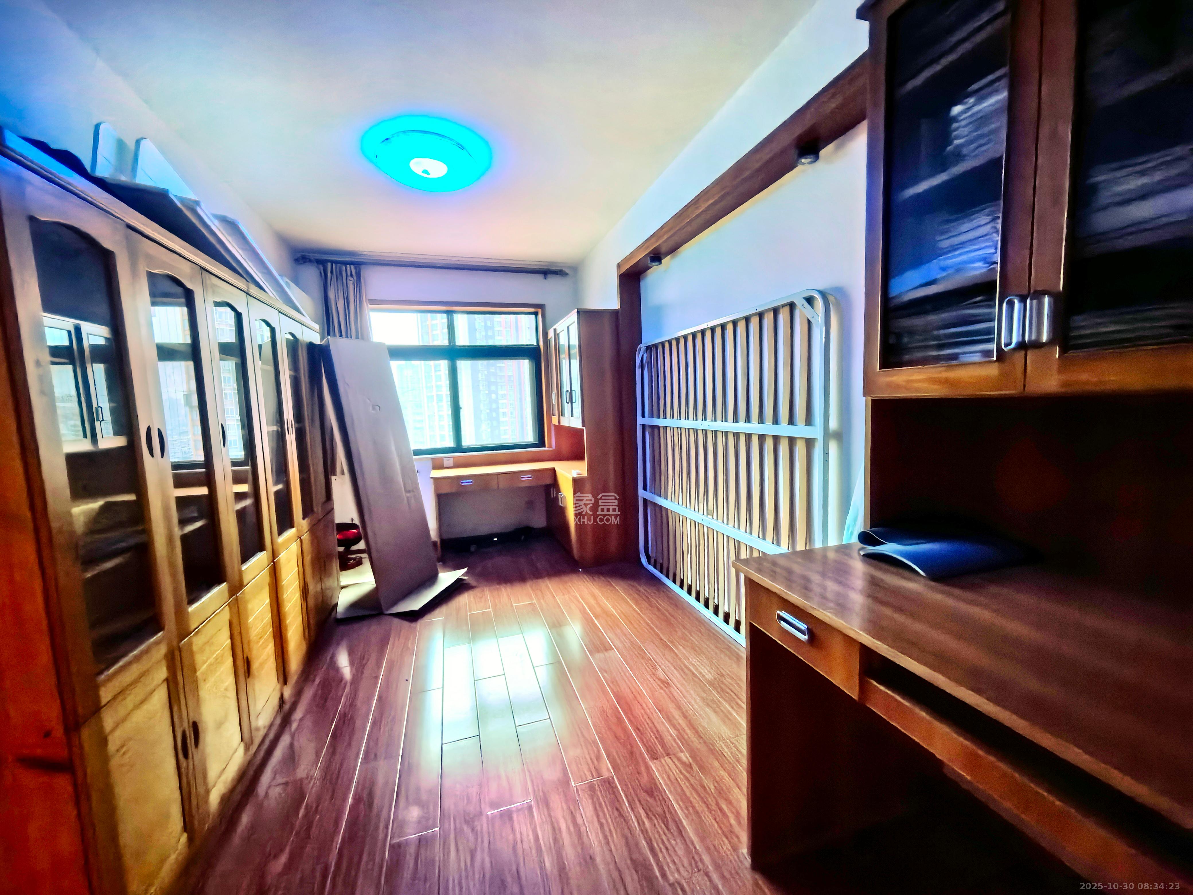 浏阳河畔家园  3室2厅2卫    2600.0元/月室内图