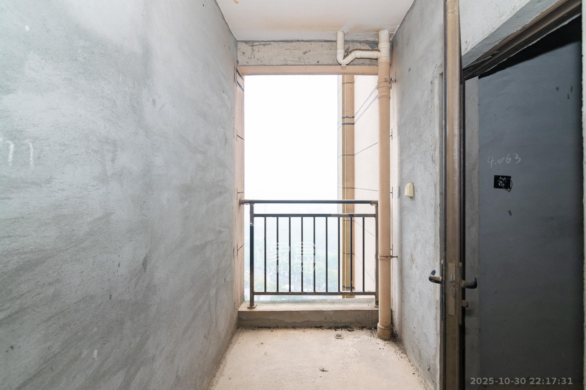 裕田奥莱小镇  3室2厅2卫    76.8万 裕田奥莱小镇  3室2厅2卫    76.8万其他