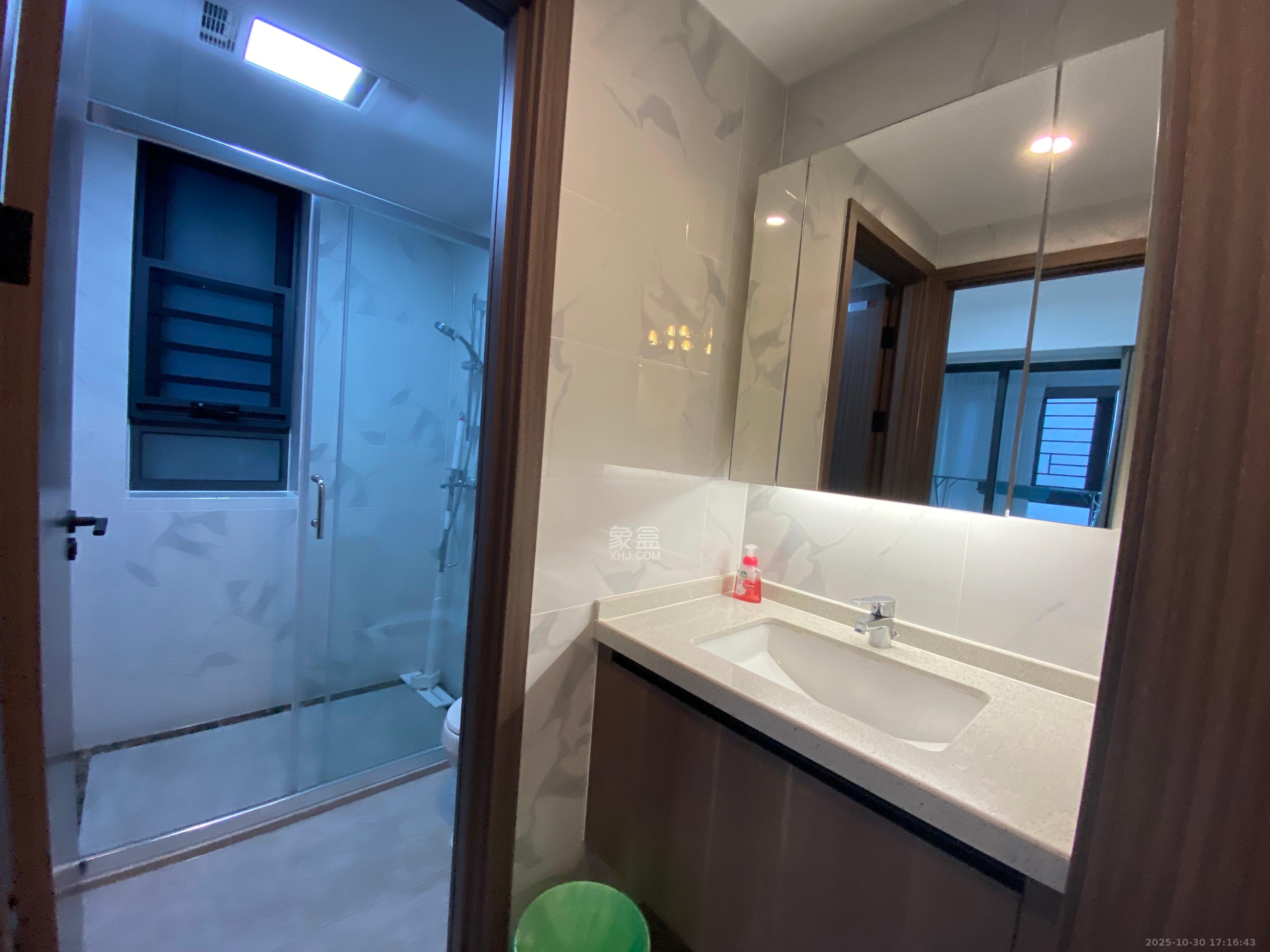 绿地V岛  3室2厅2卫    4200.0元/月 绿地V岛  3室2厅2卫    4200.0元/月室内图