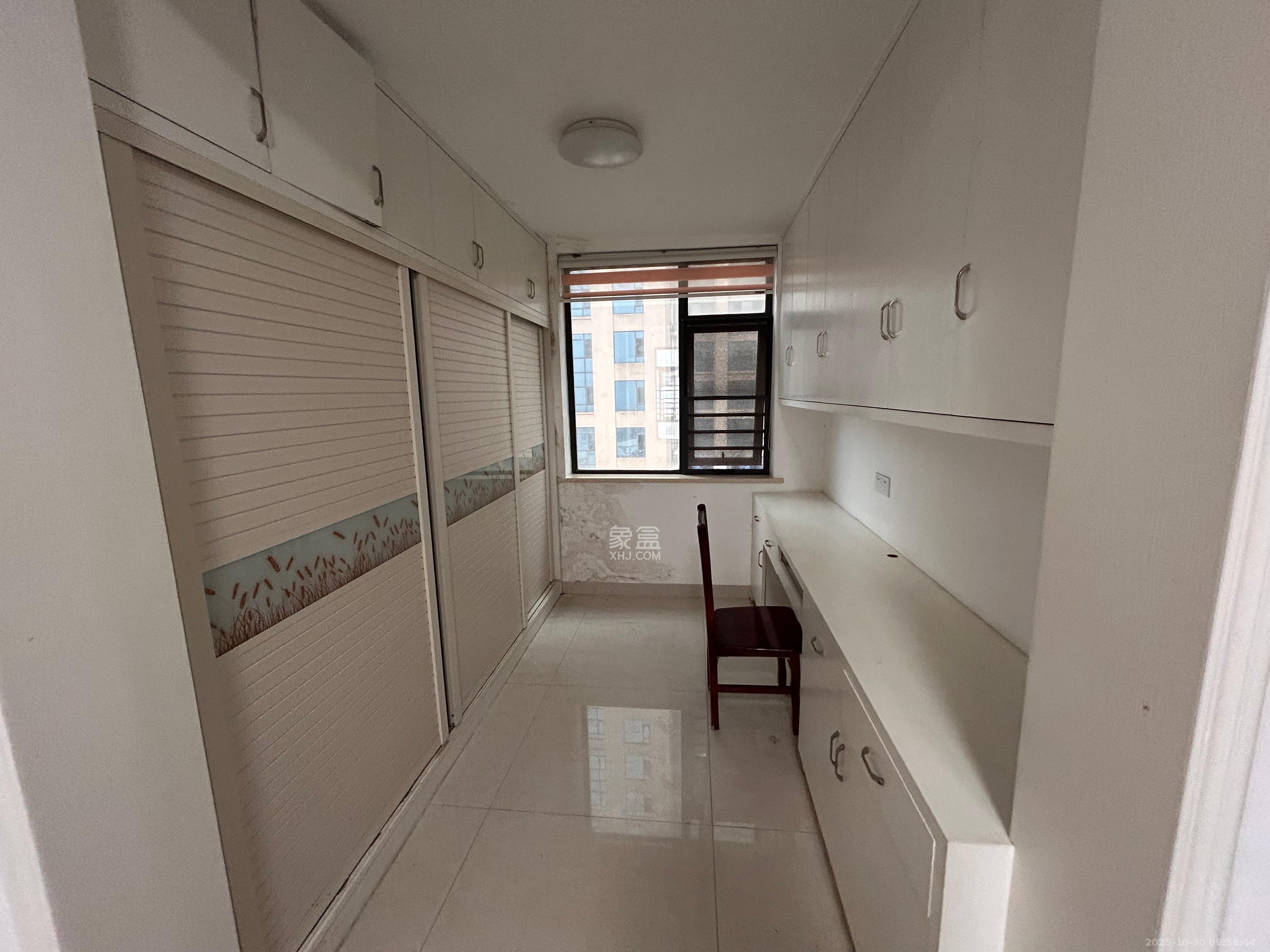 天元涉外景园B区  3室2厅2卫    2700.0元/月室内图