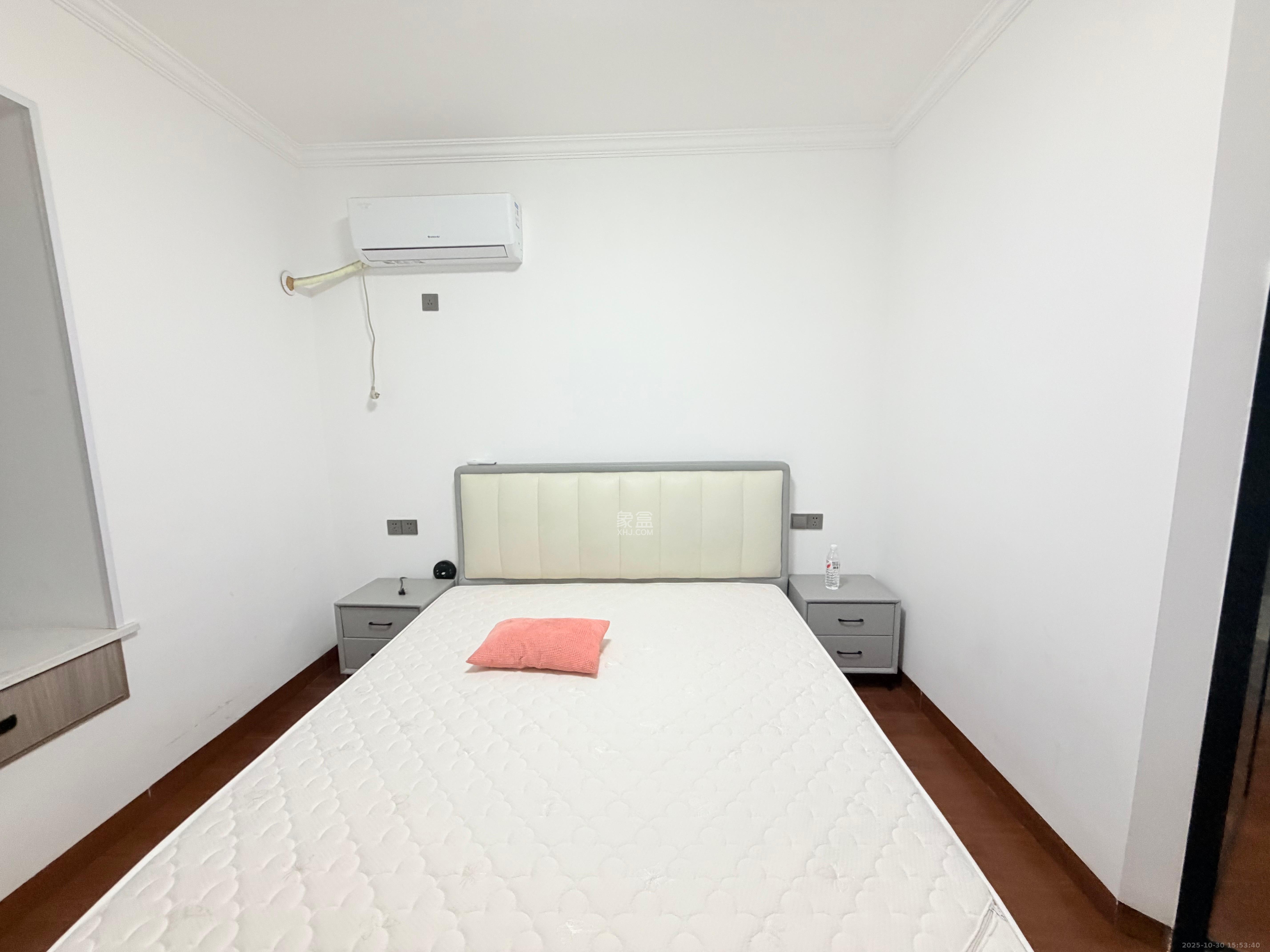 长房东旭国际  4室2厅2卫    4000.0元/月室内图