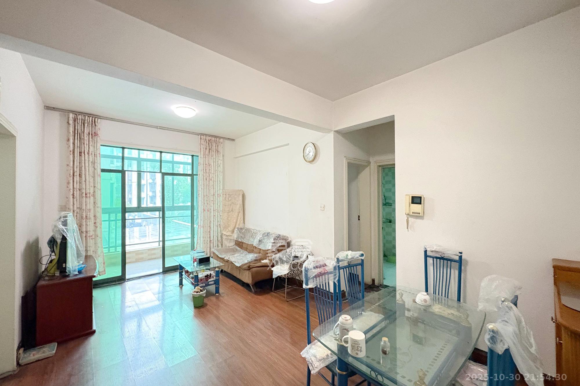 颐美园 2室1厅1卫 68.6万 颐美园 2室1厅1卫 68.6万客厅