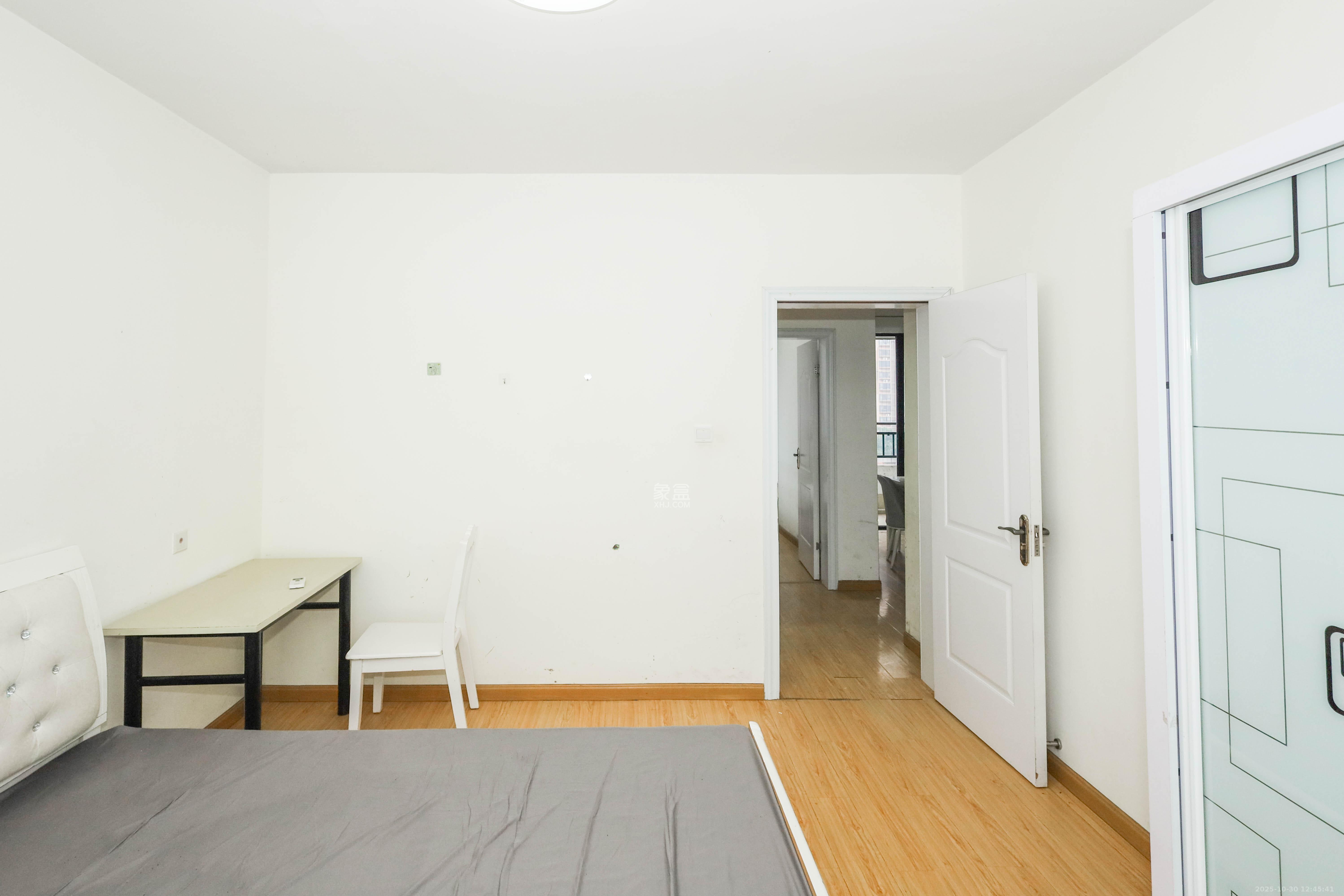 中国铁建梅溪青秀一期  3室2厅2卫    105.0万卧室