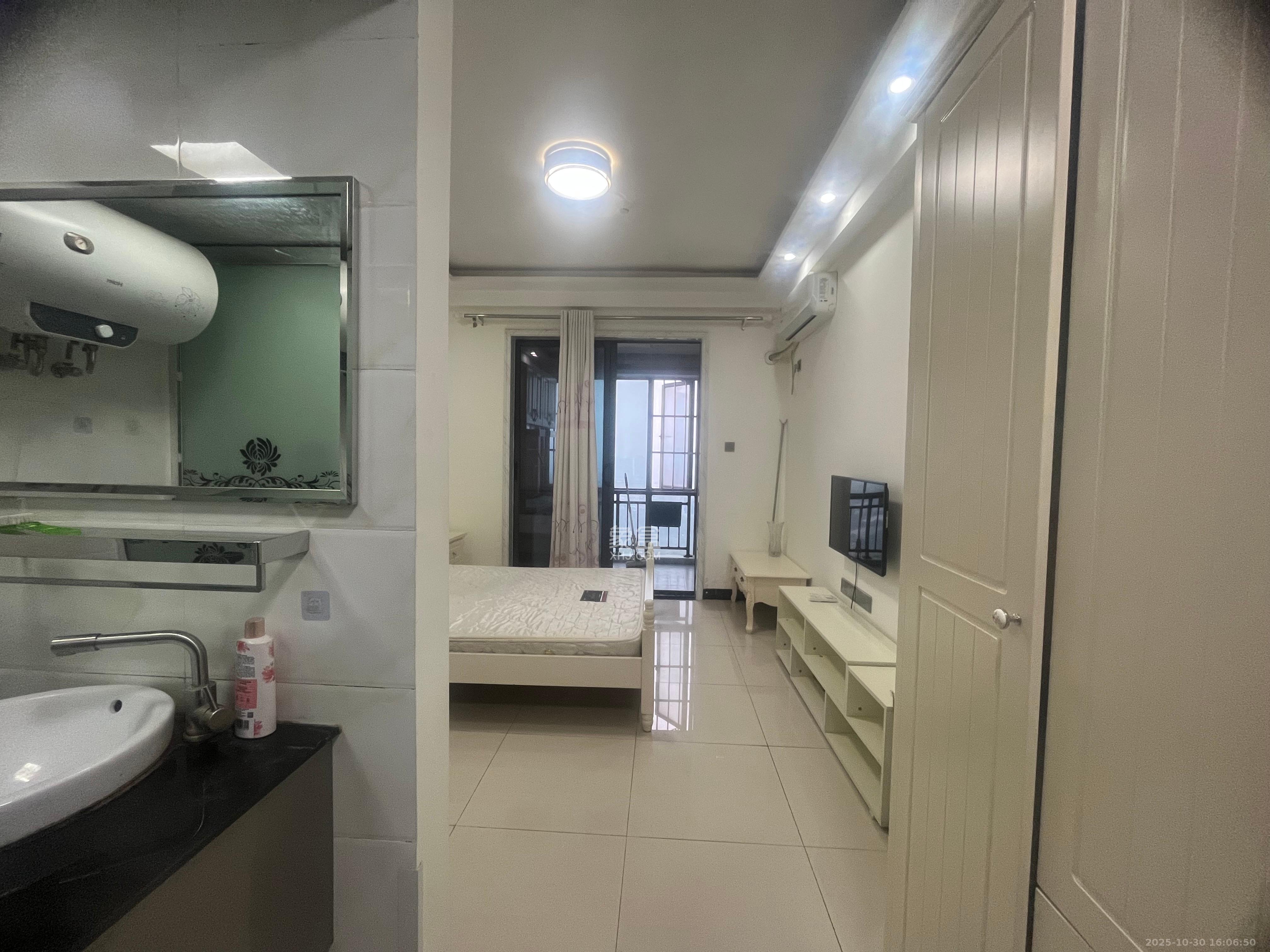 保利麓谷林语I区  1室1厅1卫    1500.0元/月室内图