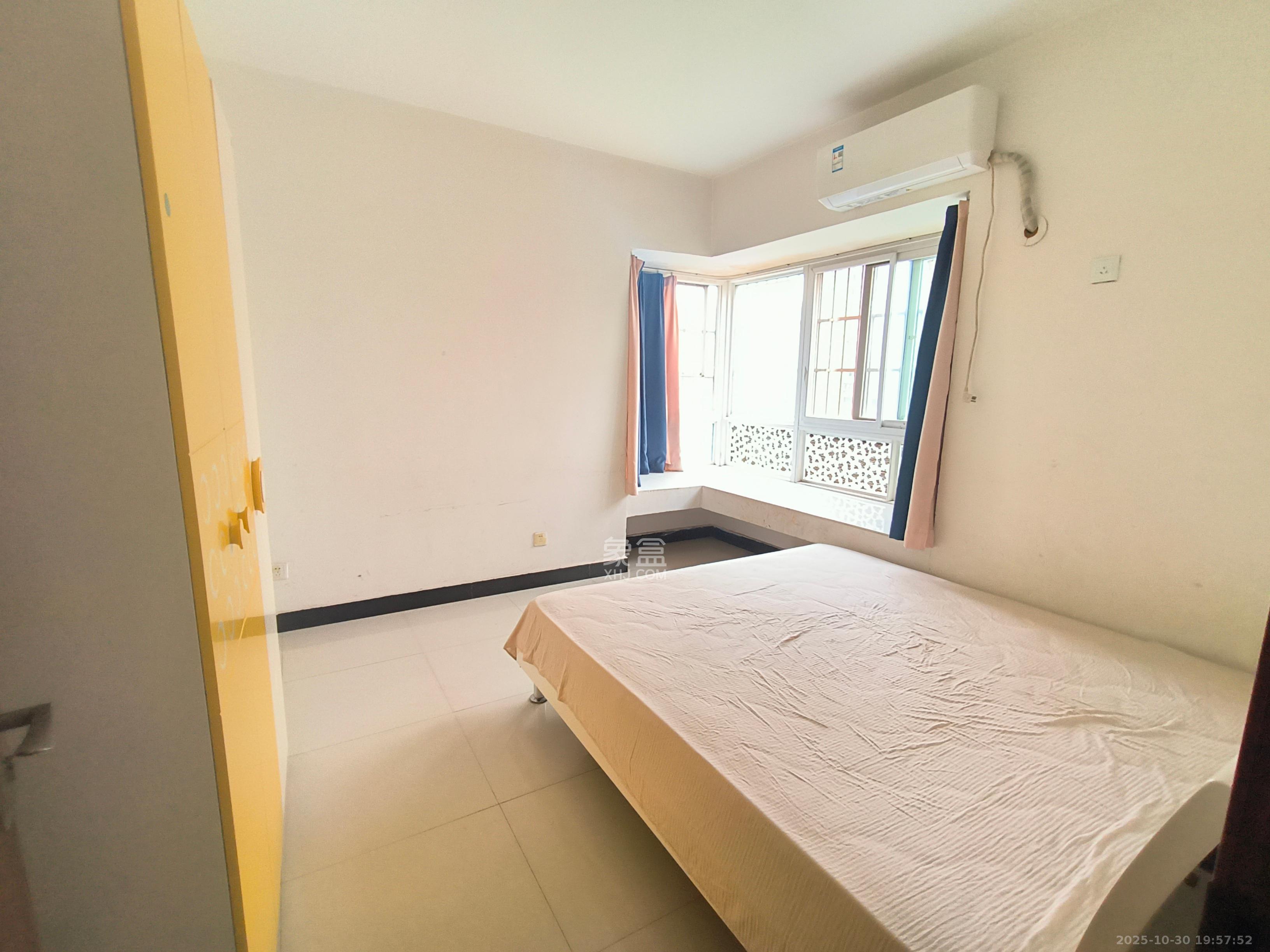 香槟小镇(香槟花苑)  2室1厅1卫    1350.0元/月 香槟小镇(香槟花苑)  2室1厅1卫    1350.0元/月室内图