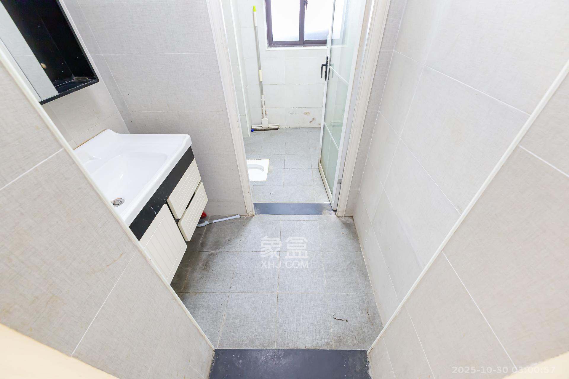 润和又一城  3室2厅2卫    82.0万卫生间