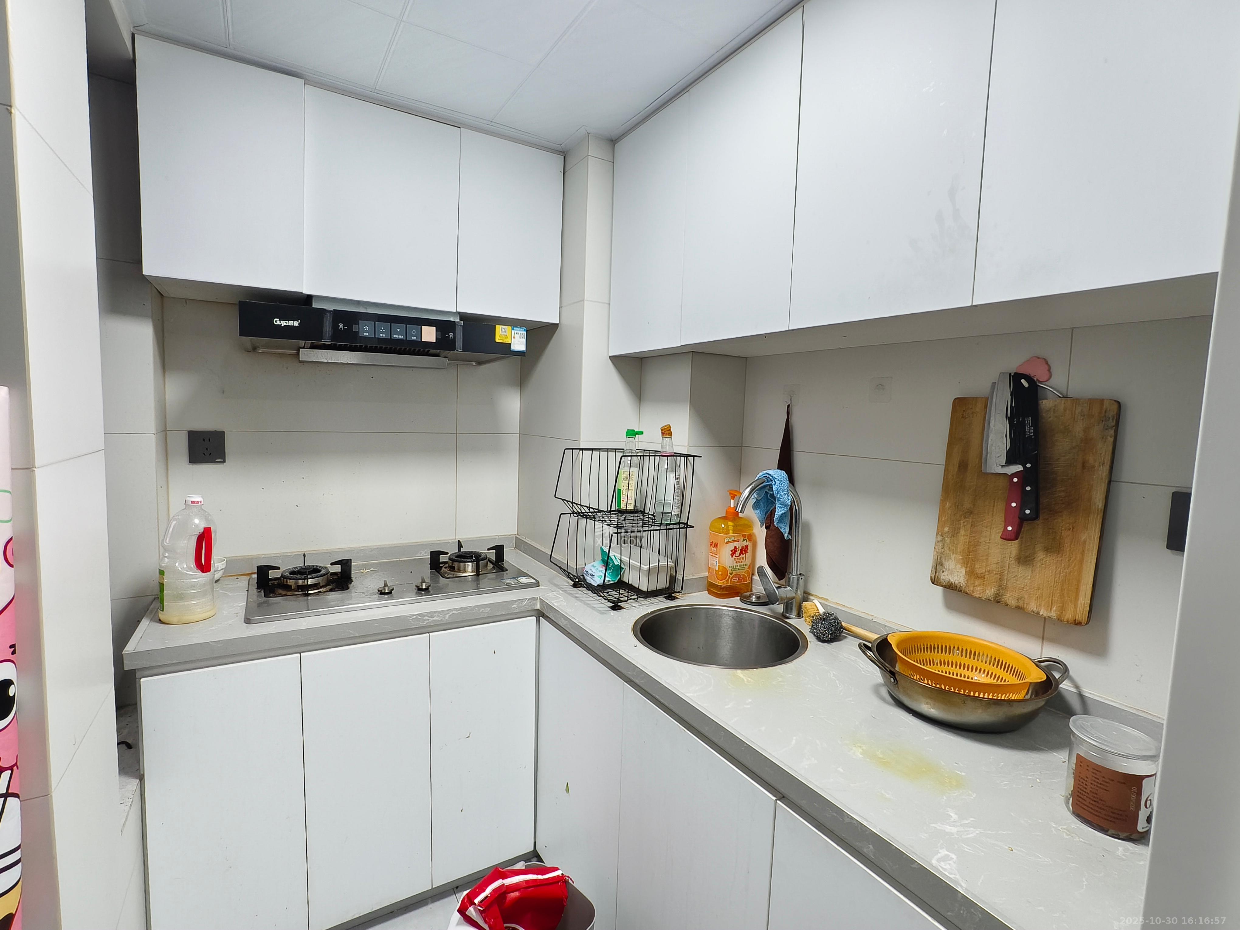 新城悦隽公园  1室1厅1卫    2000.0元/月室内图