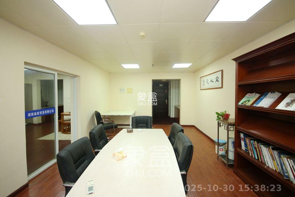 标志商务中心  1室1厅1卫    6600.0元/月室内图