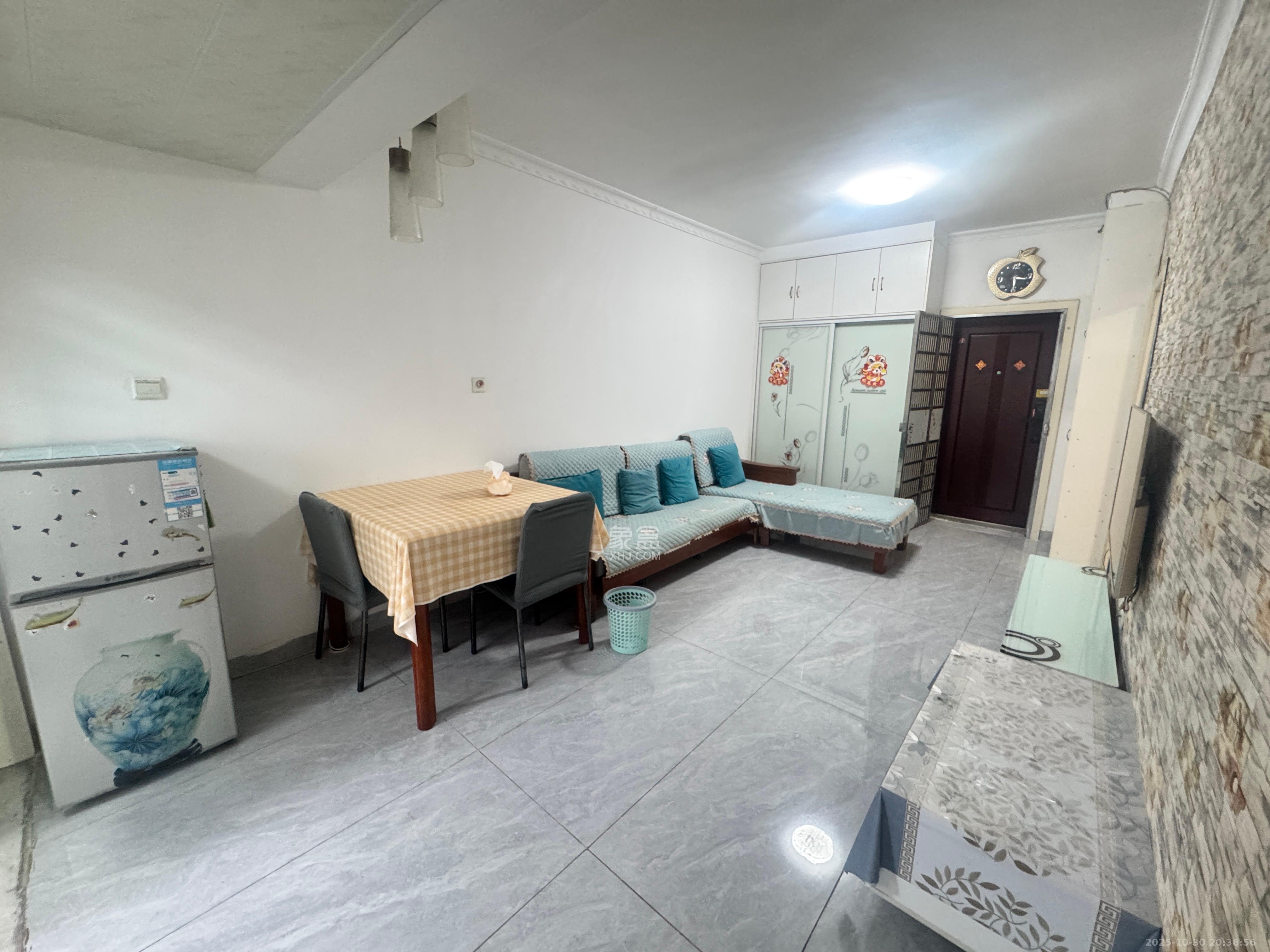 城市森林  1室1厅1卫    2000.0元/月 城市森林  1室1厅1卫    2000.0元/月室内图