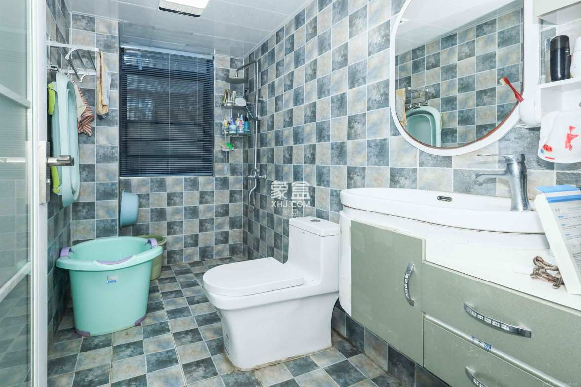 天元涉外景园C区 3室2厅2卫 89.0万 天元涉外景园C区 3室2厅2卫 89.0万卫生间