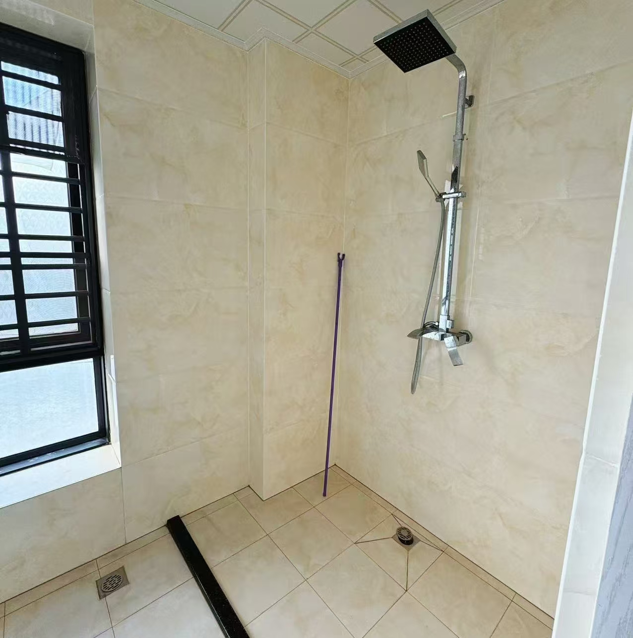 万景峰一期  3室2厅2卫    2000.0元/月室内图