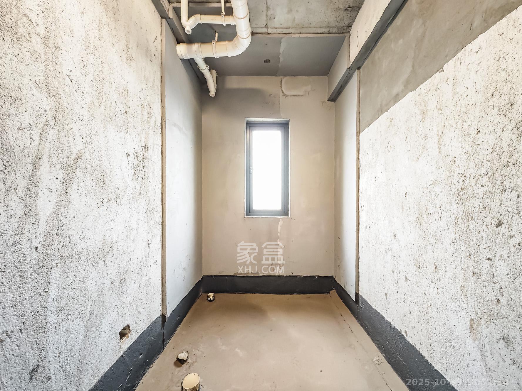 恒大御景天下城二期  3室2厅2卫    78.0万 恒大御景天下城二期  3室2厅2卫    78.0万卫生间