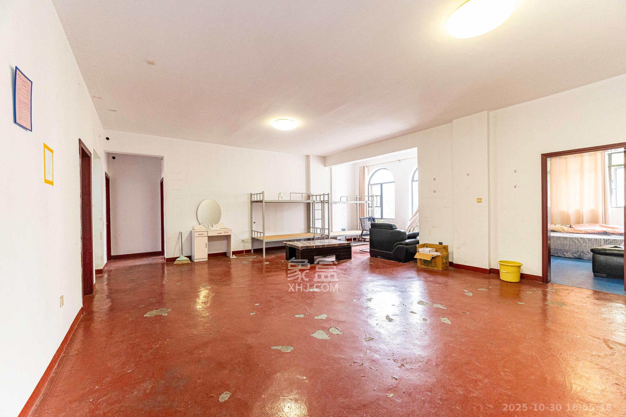 鹏基诺亚山林  4室2厅1卫    138.0万