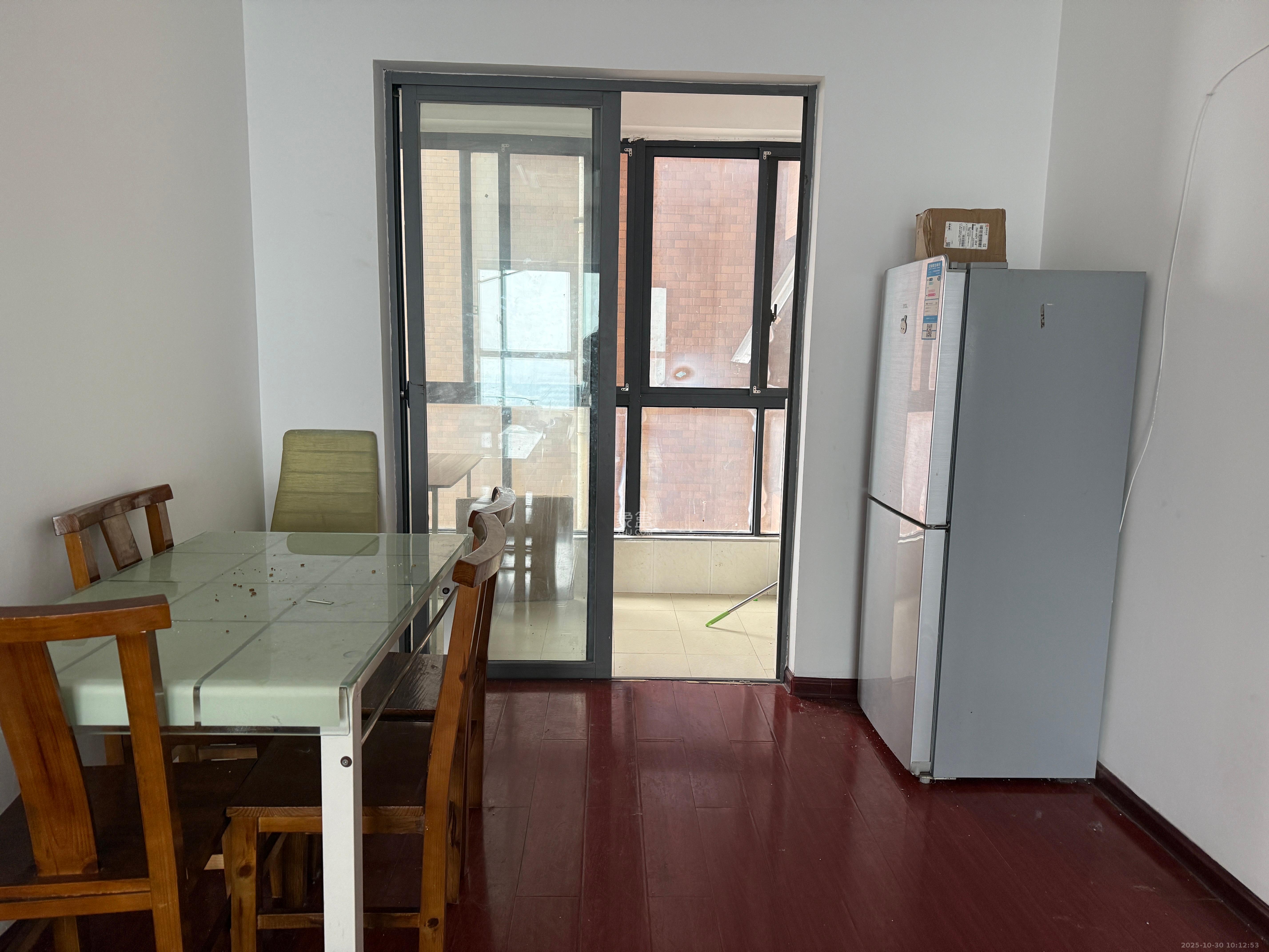 上海城小区 3室2厅2卫 2000.0元/月 上海城小区 3室2厅2卫 2000.0元/月室内图