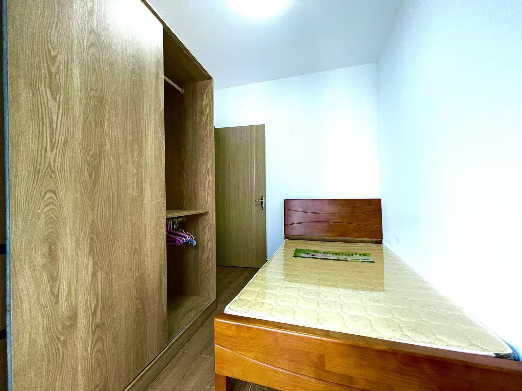 坡博家园四区  2室1厅1卫    2400.0元/月 坡博家园四区  2室1厅1卫    2400.0元/月室内图