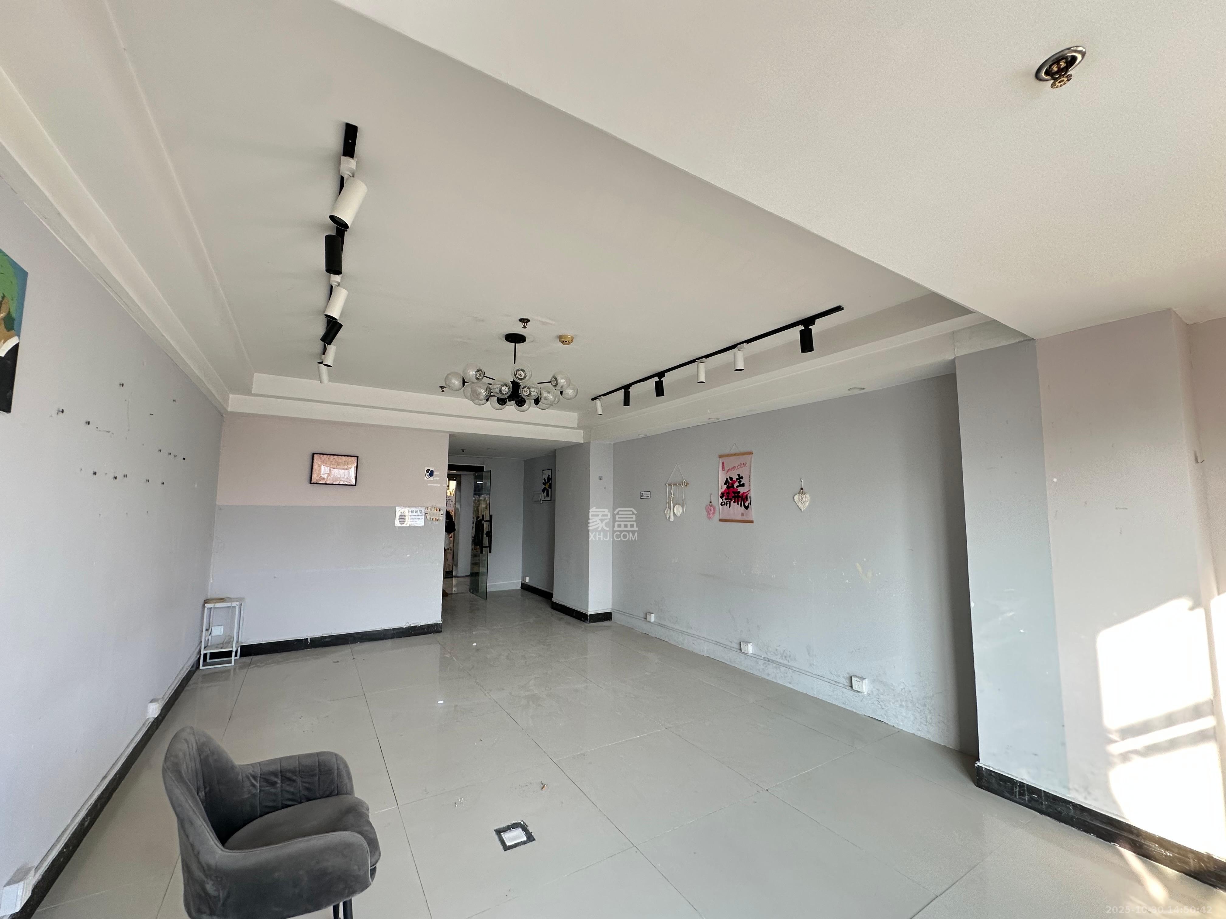 五一新干线 1室1厅1卫 2300.0元/月 五一新干线 1室1厅1卫 2300.0元/月室内图