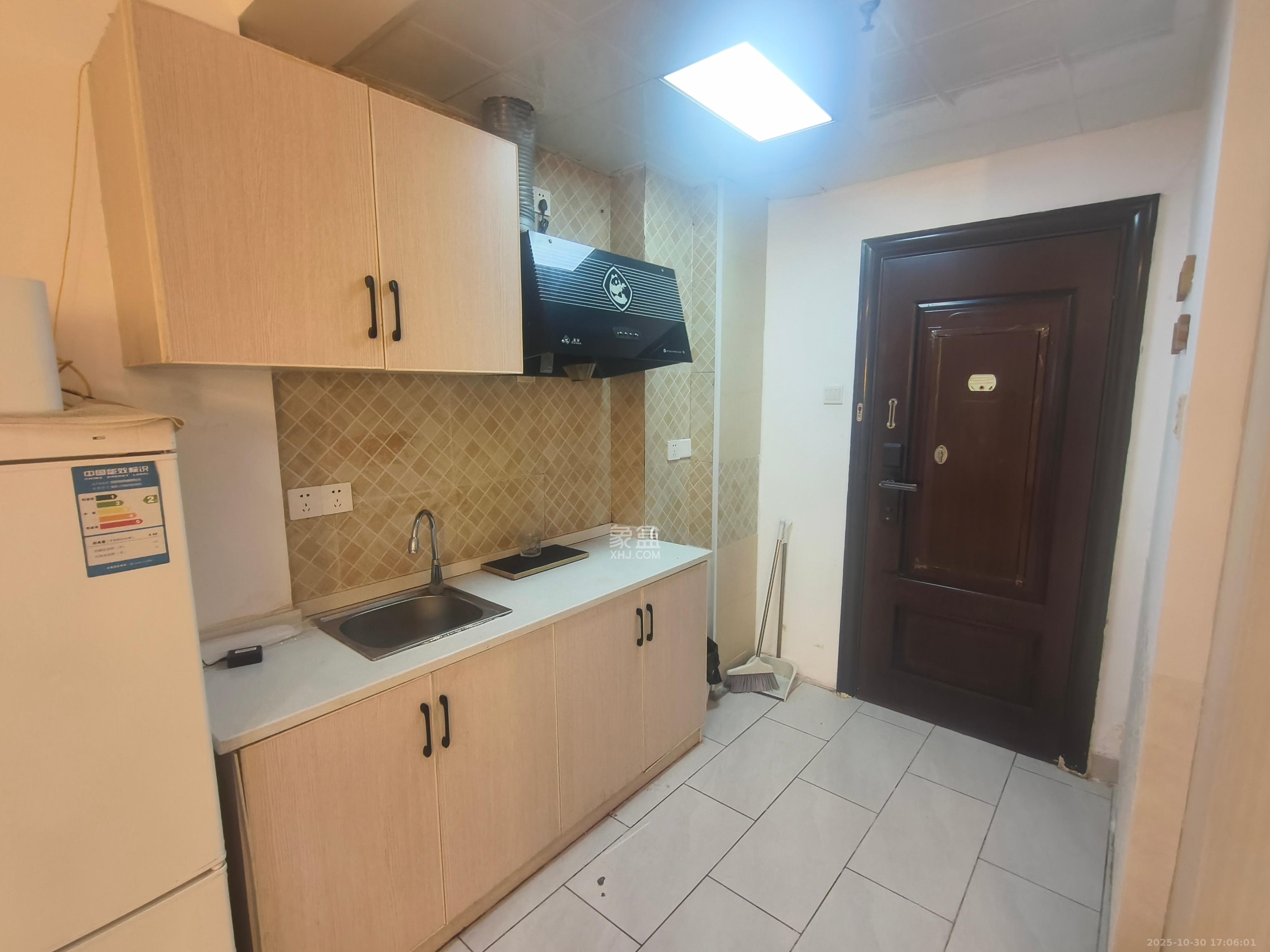 七彩丽都  1室1厅1卫    2000.0元/月室内图