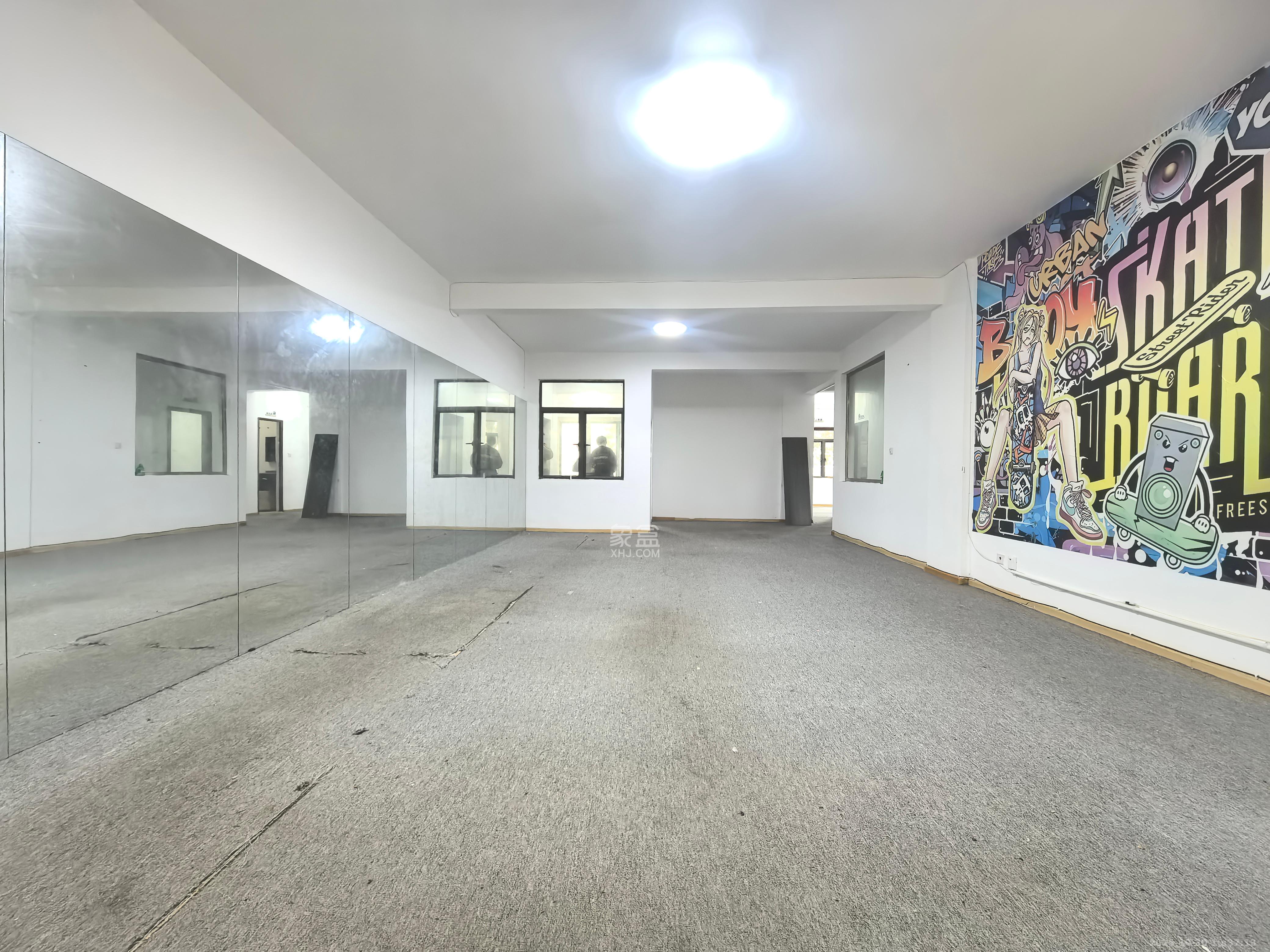 润和紫郡一期  4室2厅2卫    3200.0元/月室内图