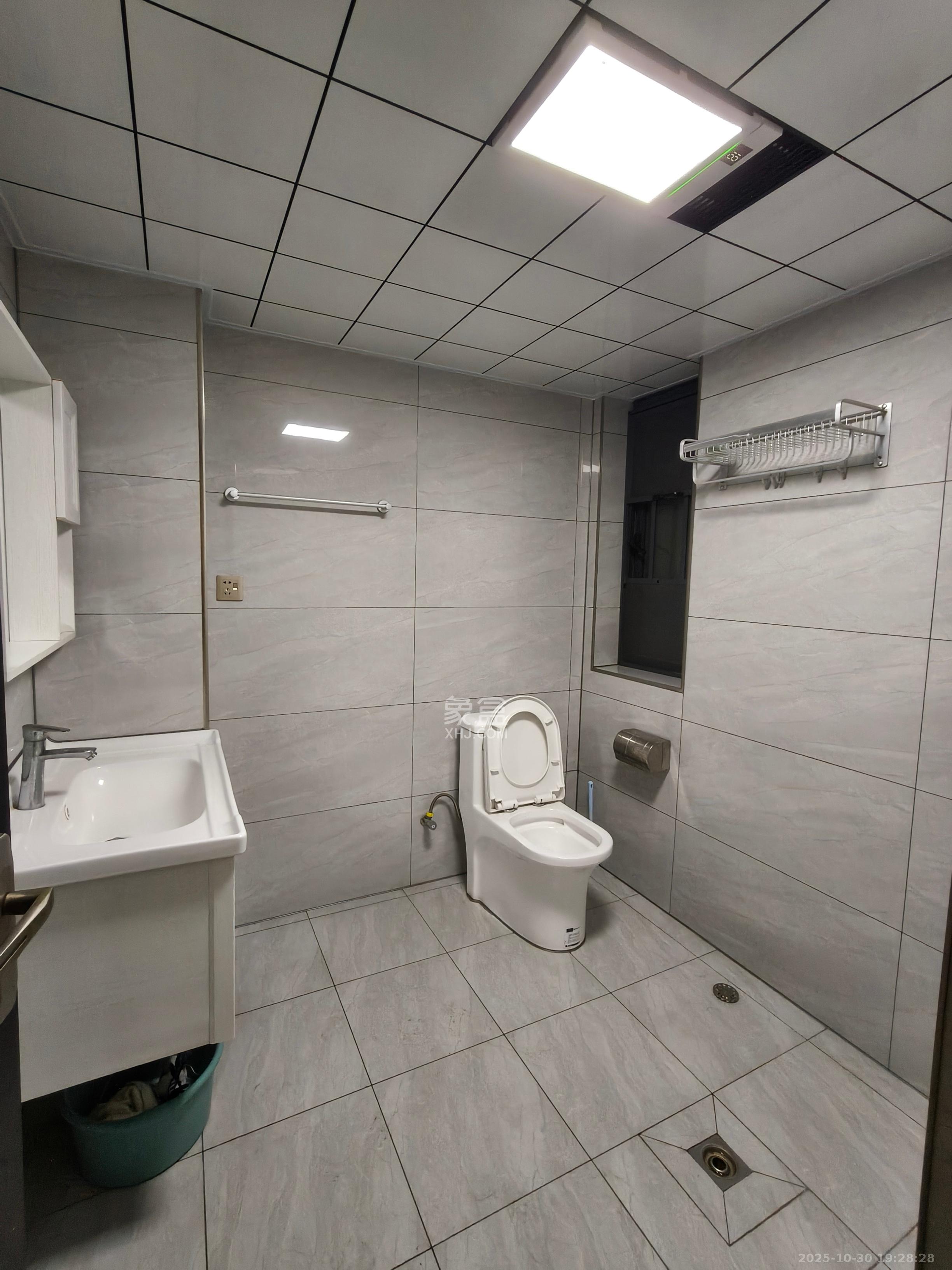 星城新宇川河苑  3室2厅2卫    2400.0元/月室内图