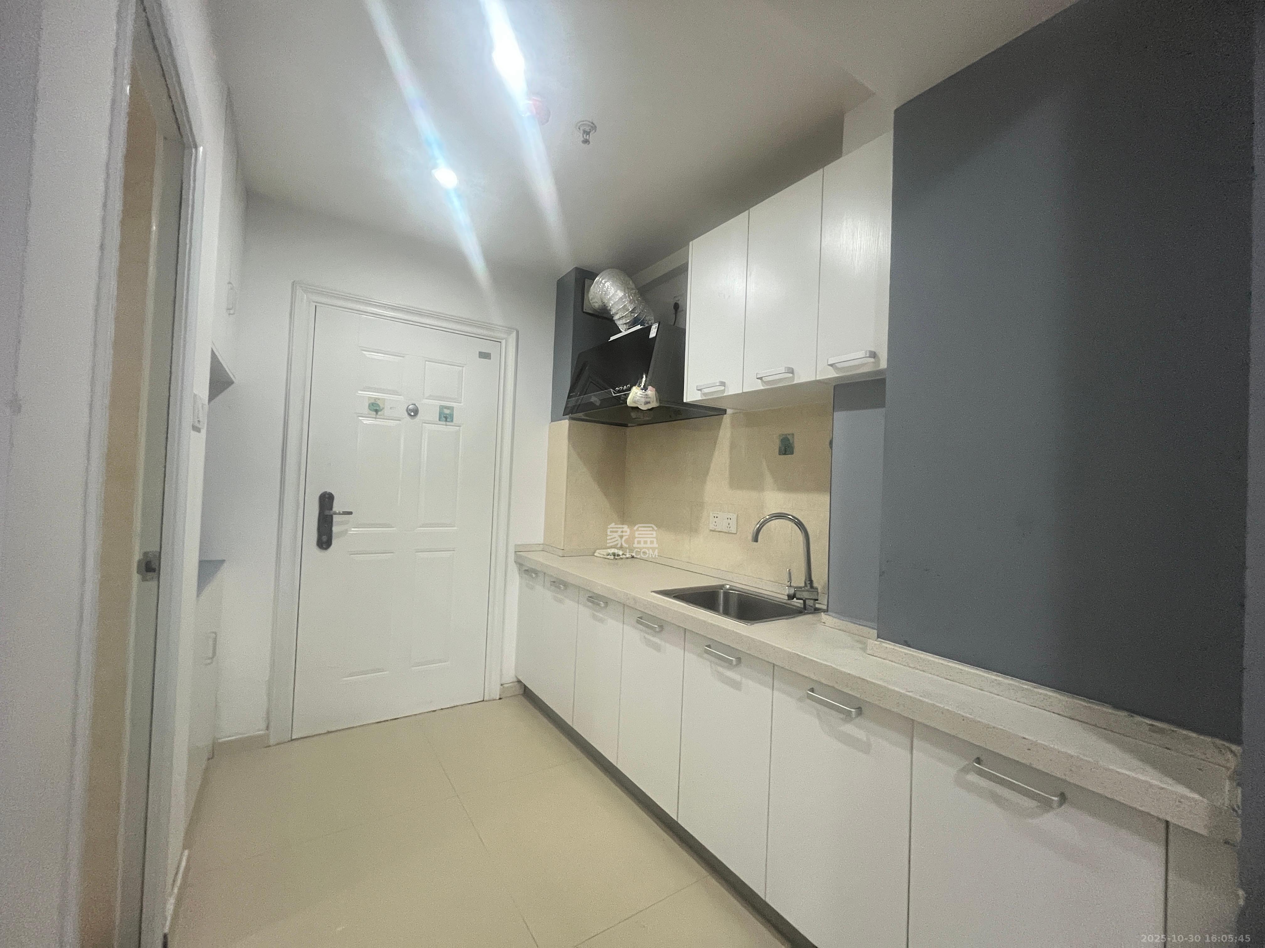 九峰远见 1室1厅1卫 1500.0元/月 九峰远见 1室1厅1卫 1500.0元/月室内图