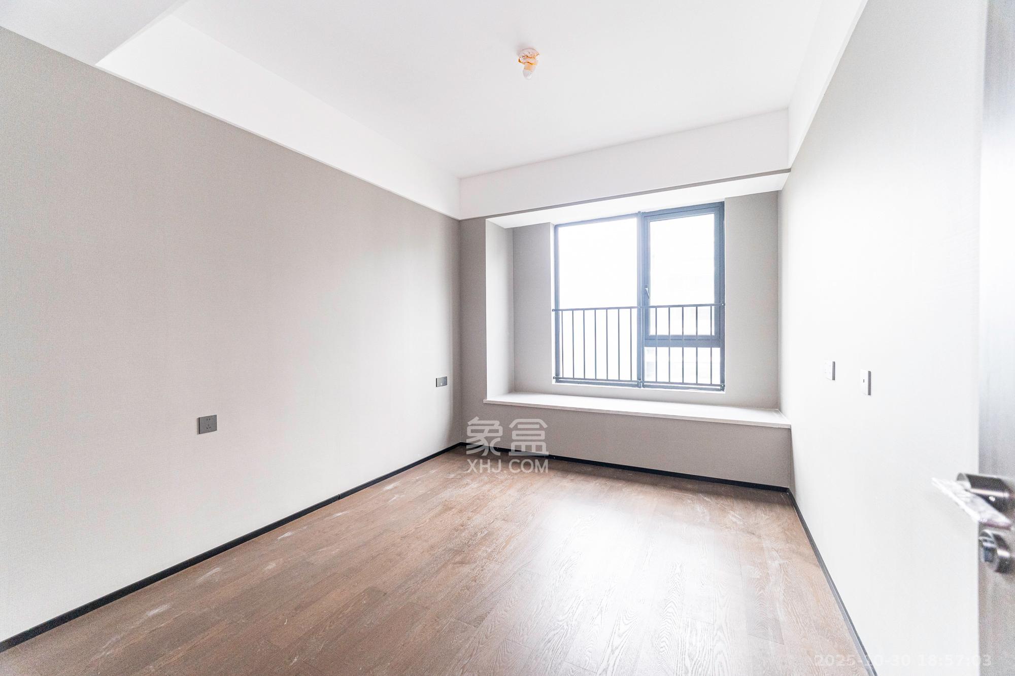 万科松湖天地  4室2厅4卫    478.0万 万科松湖天地  4室2厅4卫    478.0万卧室