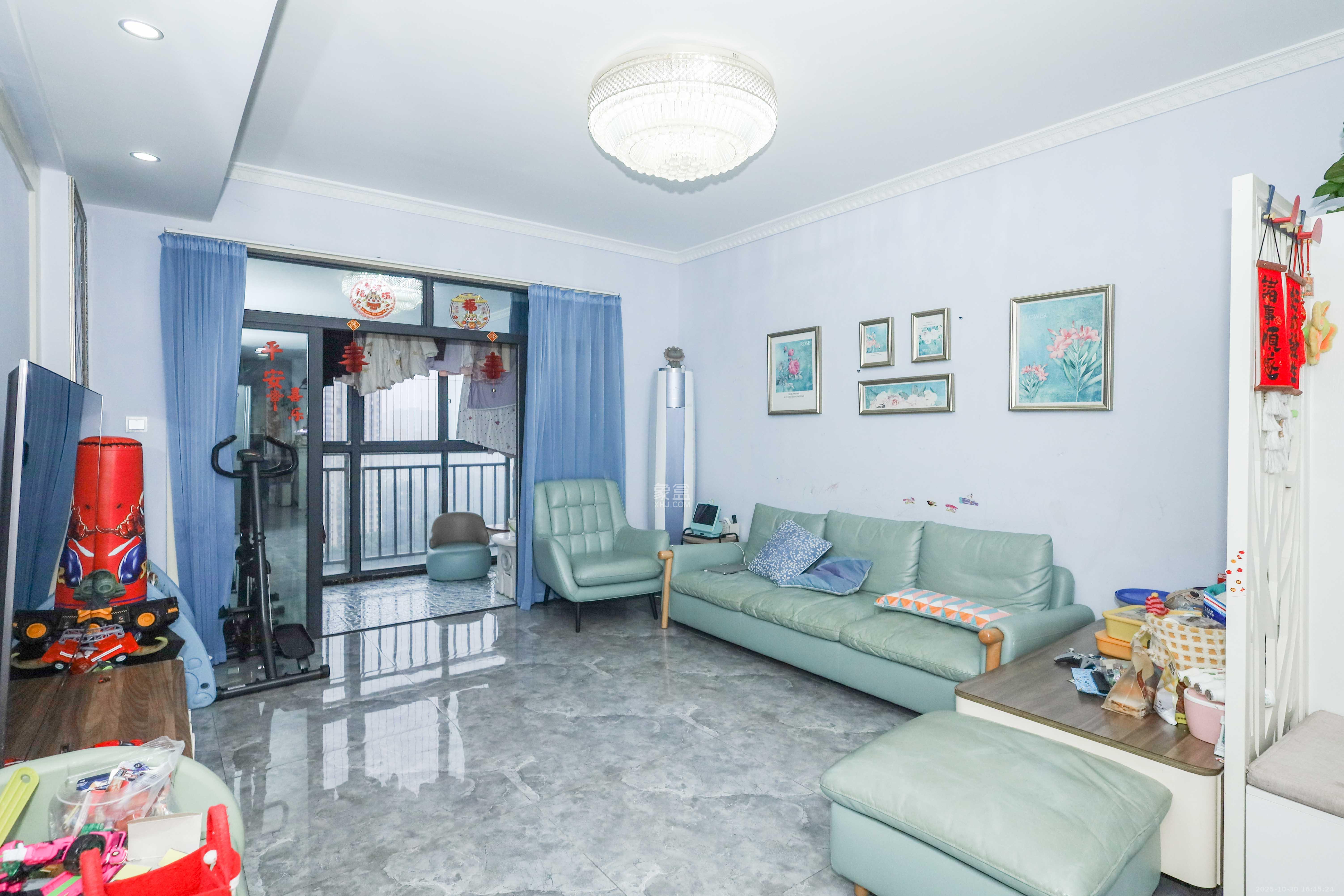 天元涉外景园C区 3室2厅2卫 89.0万 天元涉外景园C区 3室2厅2卫 89.0万客厅