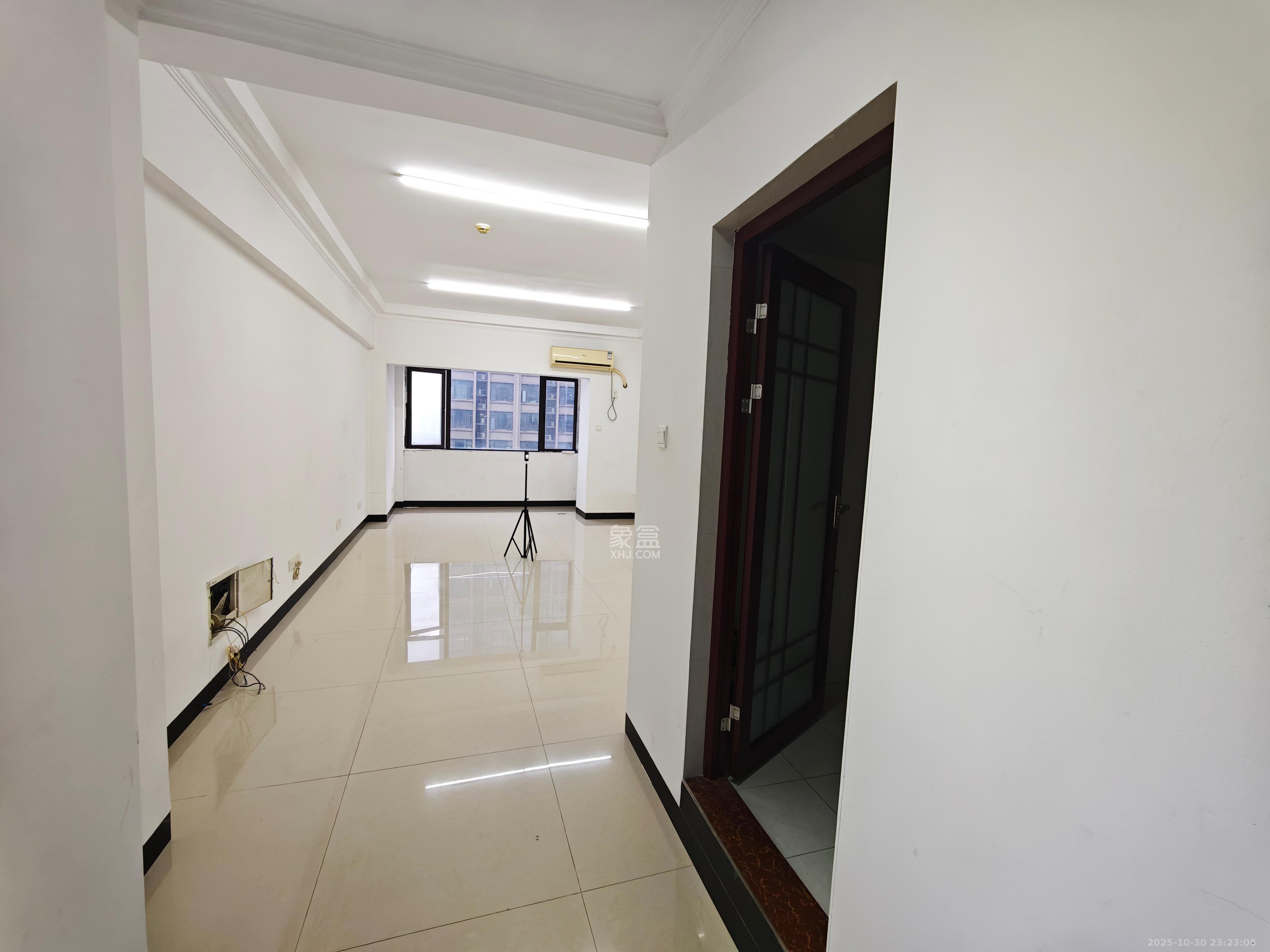 喜盈门范城  1室1厅1卫    1900.0元/月室内图