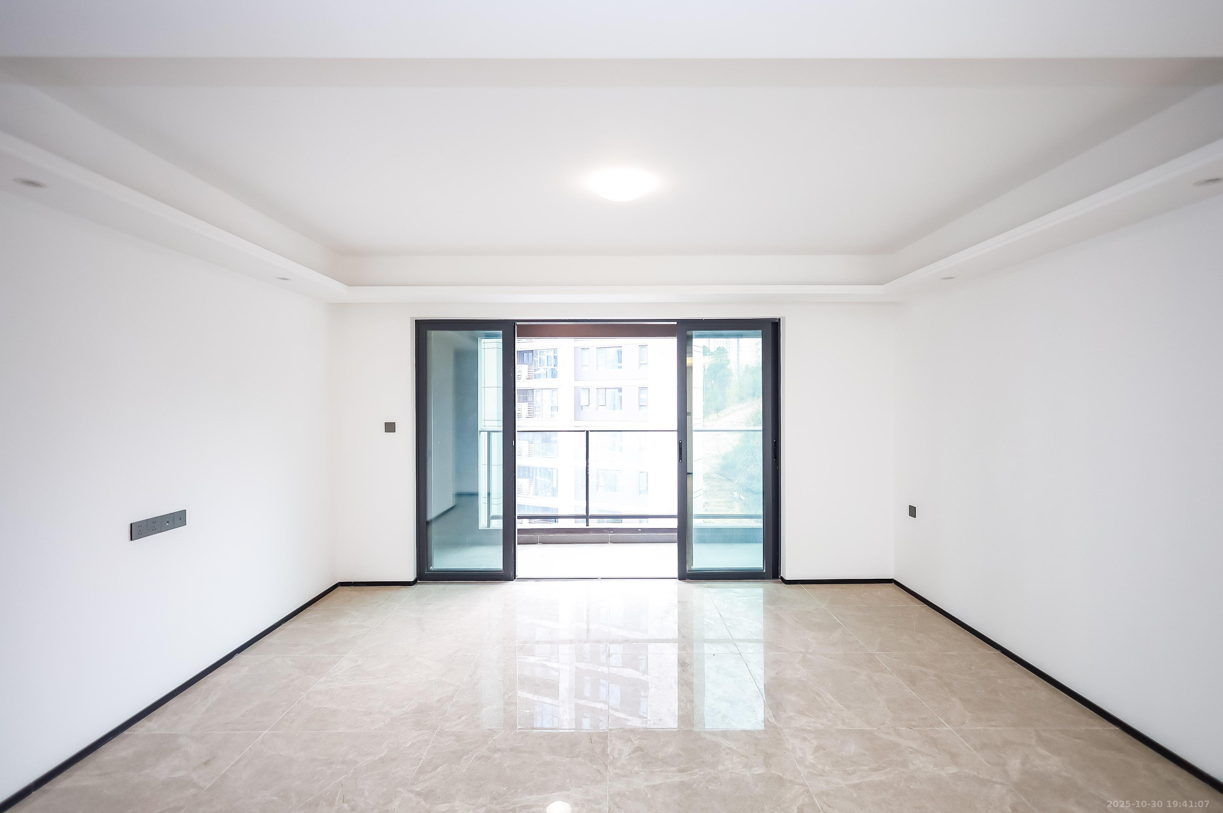 招商麓山府  4室2厅2卫    208.0万