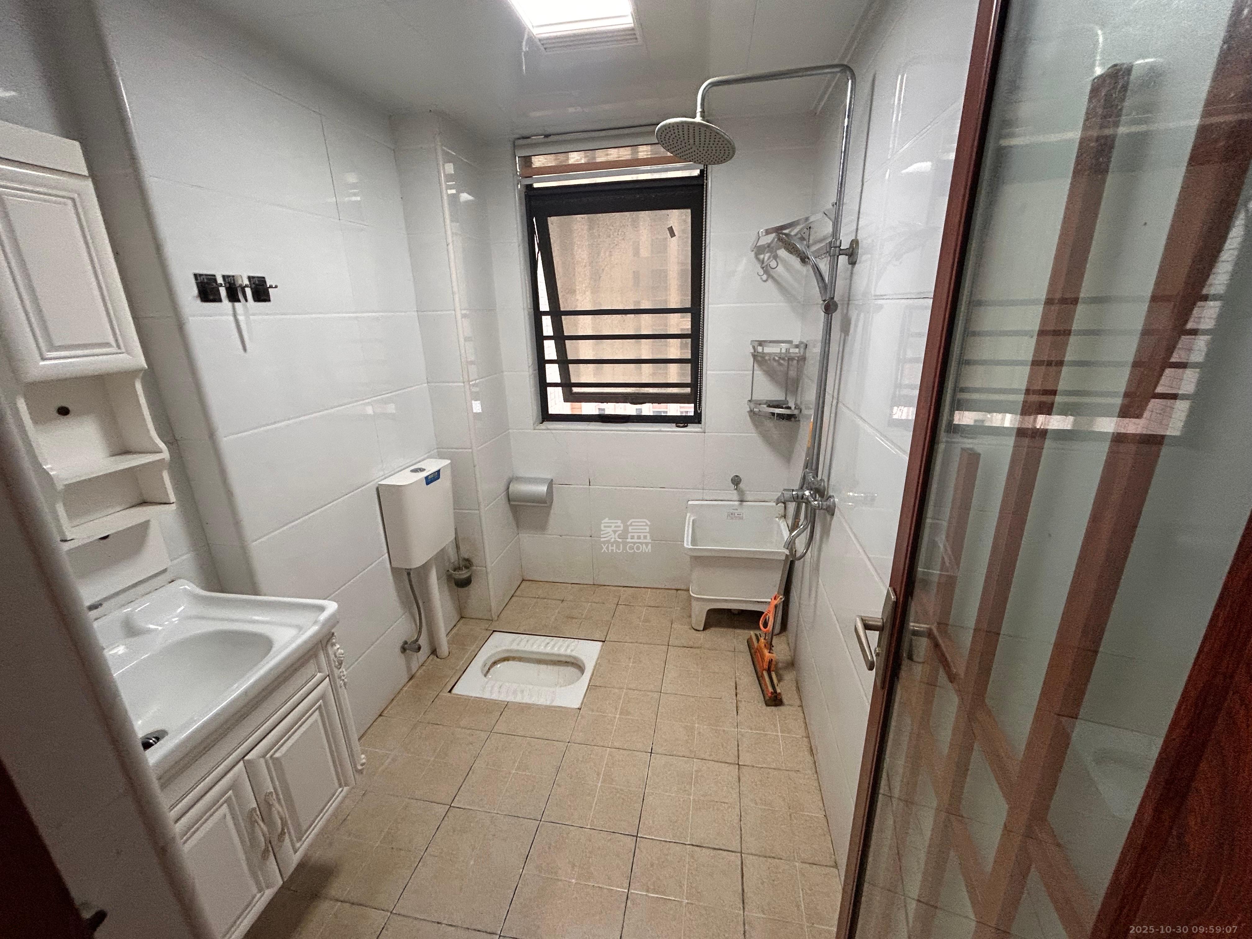 天元涉外景园B区  3室2厅2卫    2700.0元/月室内图