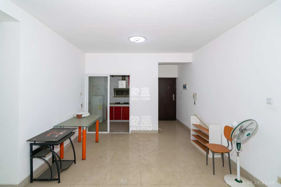 晟通城  3室1厅1卫    38.0万 晟通城  3室1厅1卫    38.0万客厅