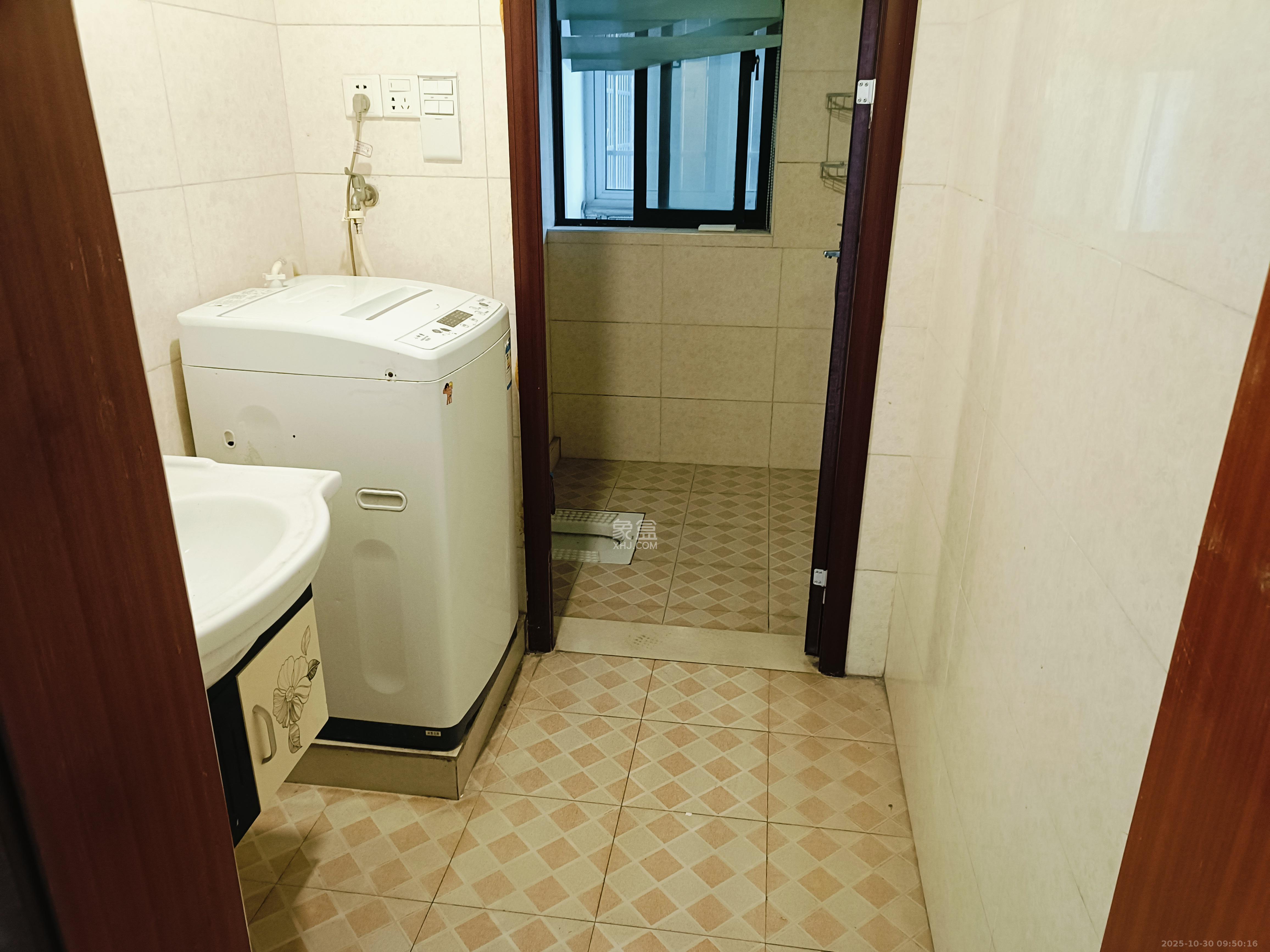 爵士湘  4室2厅2卫    2000.0元/月 爵士湘  4室2厅2卫    2000.0元/月