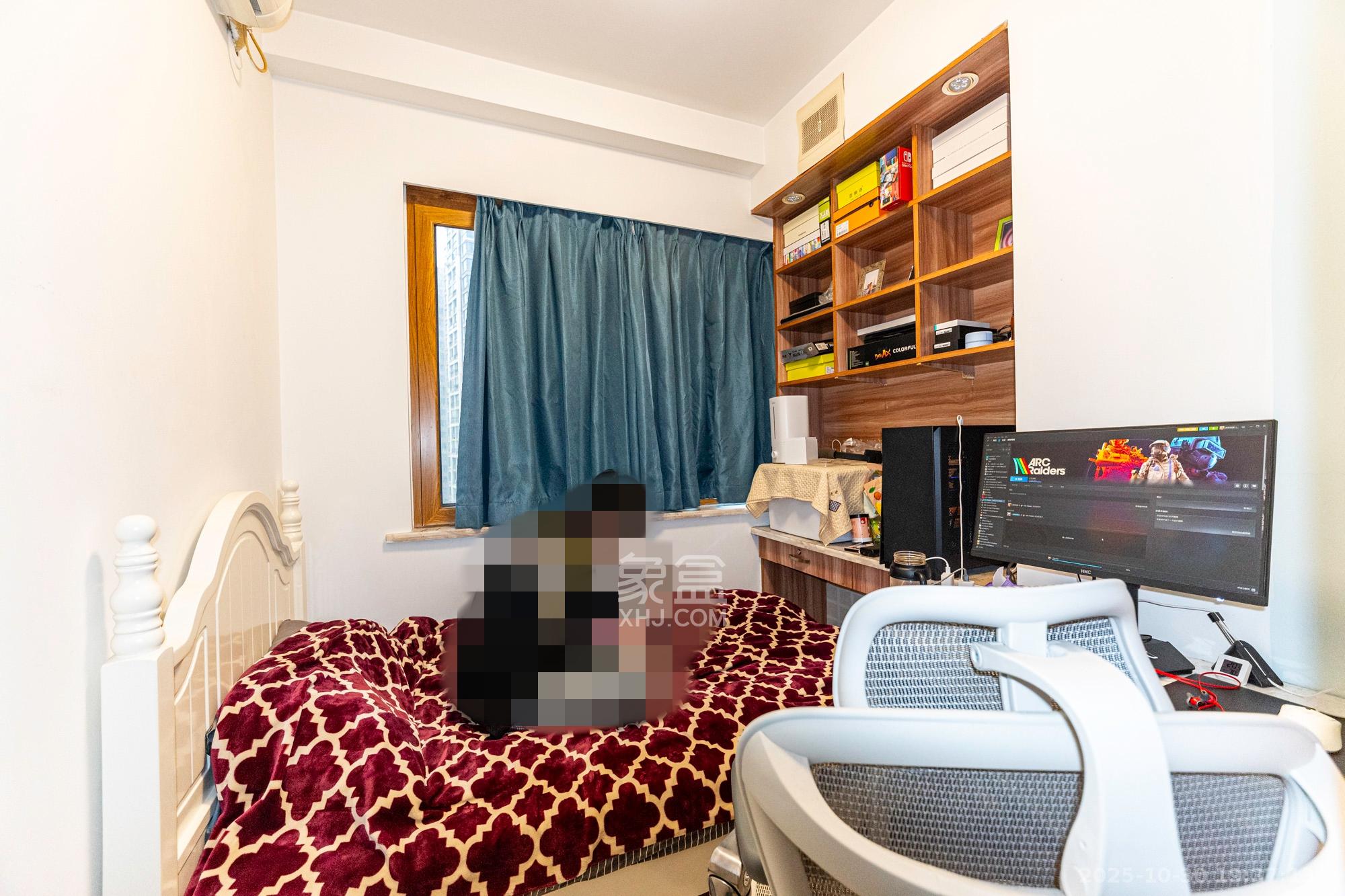 藏珑湖上国际花园  3室2厅2卫    85.0万卧室