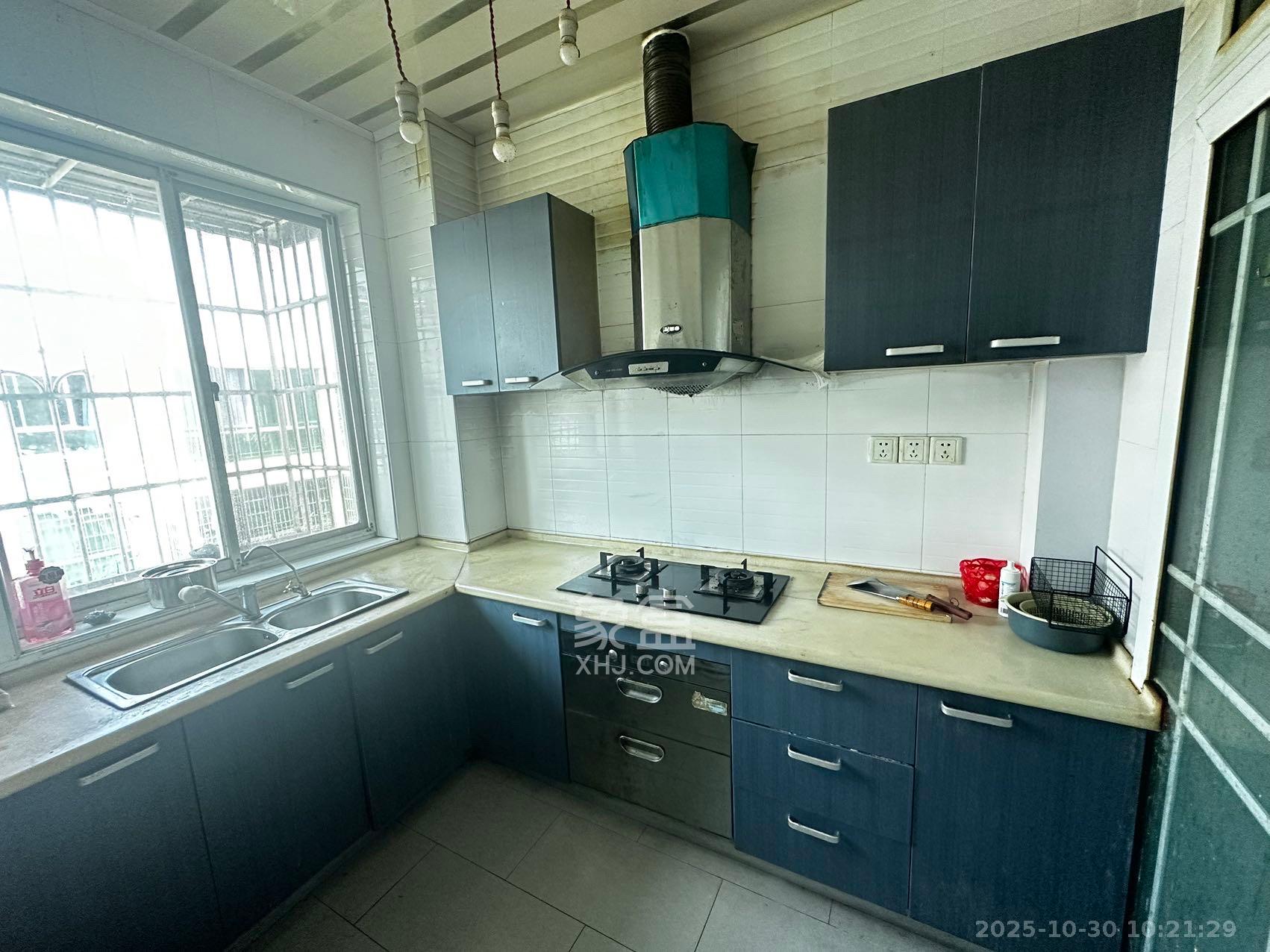 中南汽车世界 3室2厅1卫 1300.0元/月 中南汽车世界 3室2厅1卫 1300.0元/月室内图