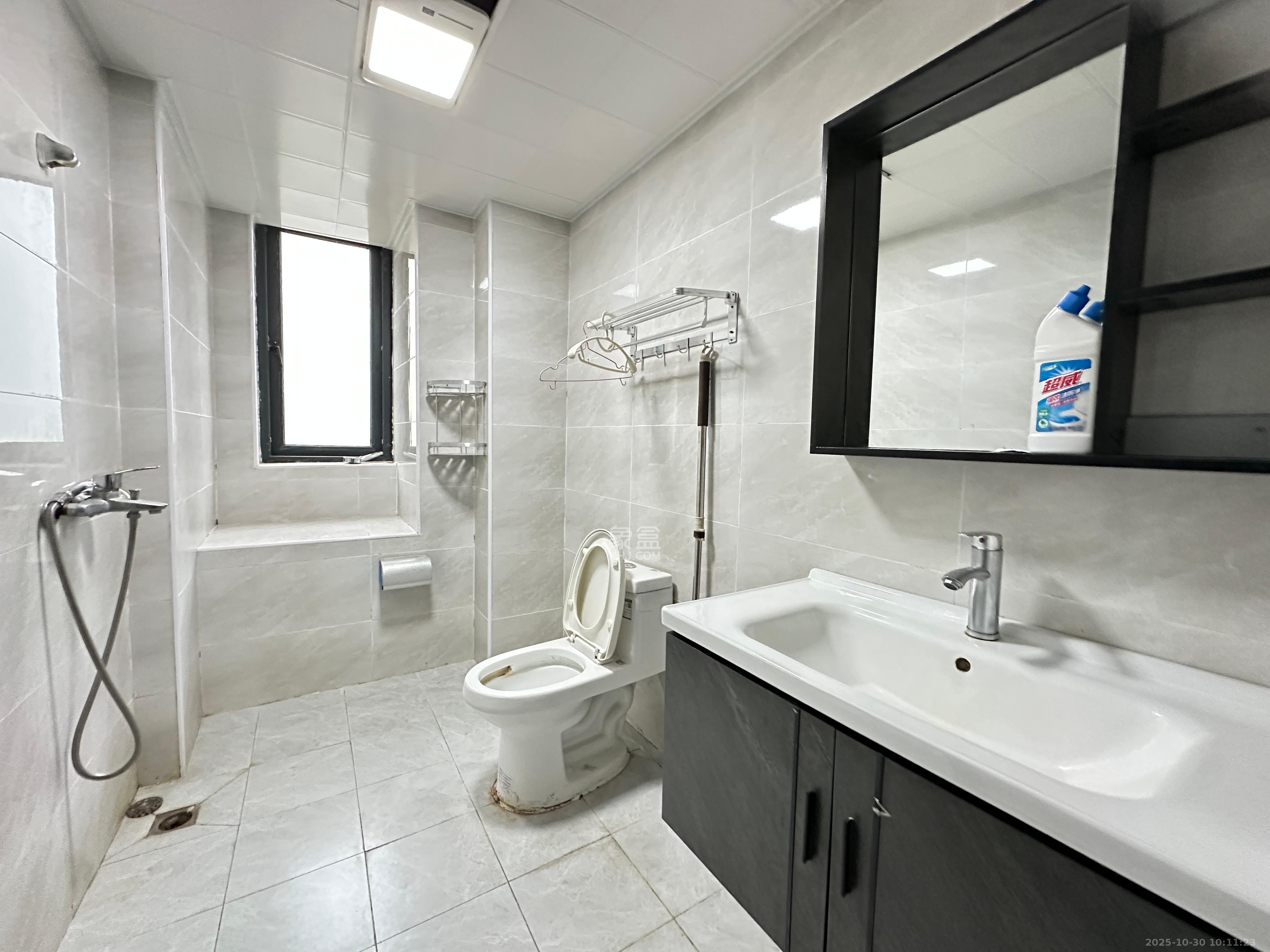 振业城三期  4室2厅2卫    3100.0元/月室内图