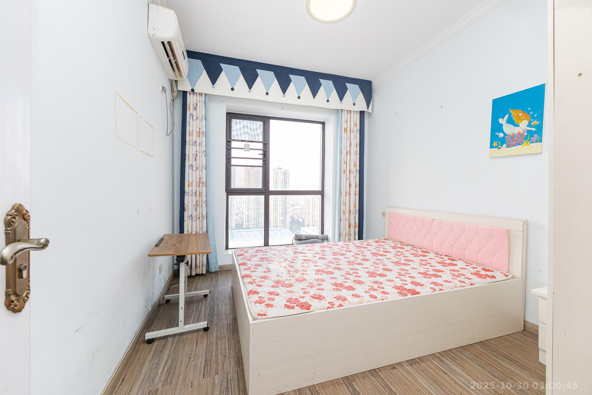 润和又一城  3室2厅2卫    82.0万卧室