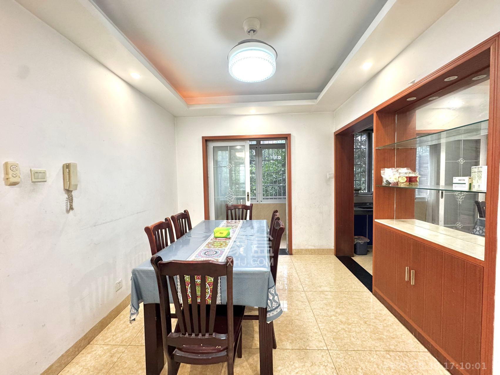 山水庭院  3室2厅2卫    2200.0元/月 山水庭院  3室2厅2卫    2200.0元/月室内图